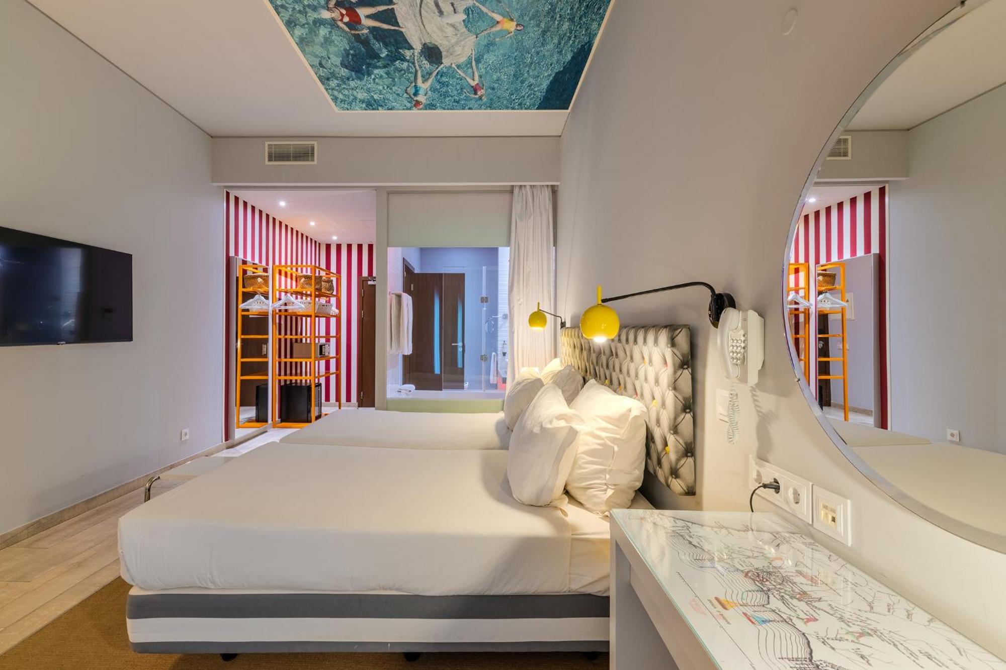 Quarto Duplo ou Twin Superior com Vista Piscina