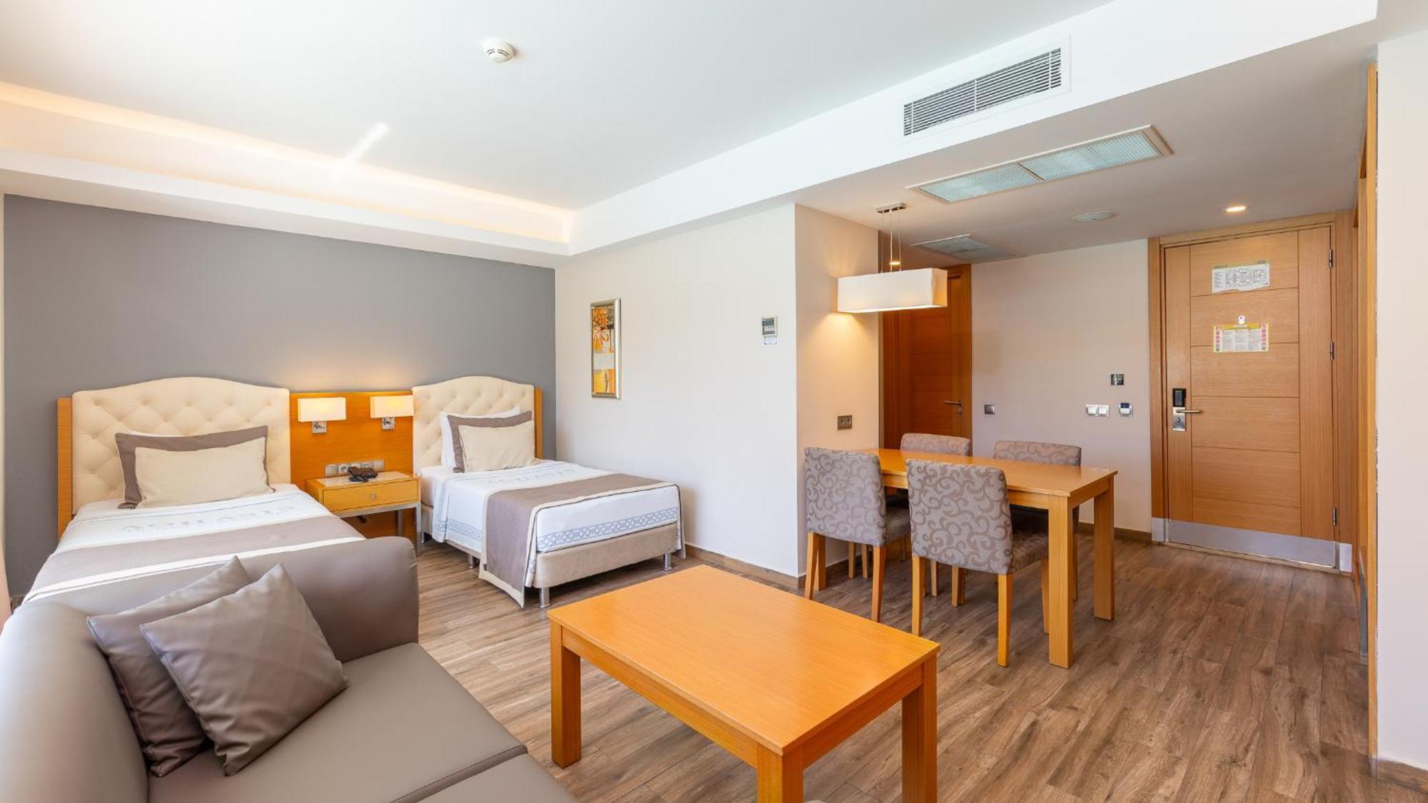Deluxe Huis aan Meer met 1 Slaapkamer (4 Volwassenen + 1 Kind)