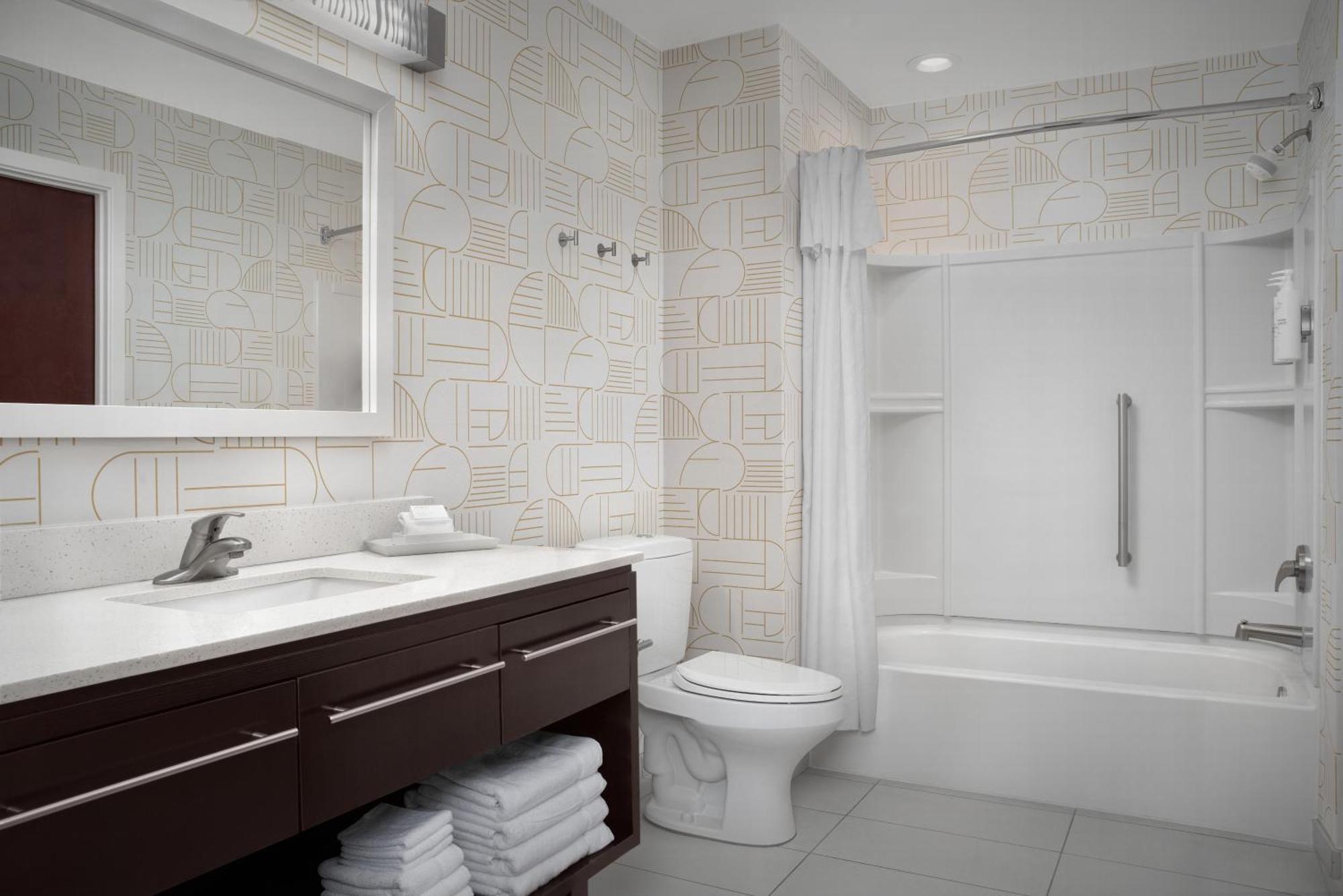 One-Bedroom King Suite - Non-Smoking
