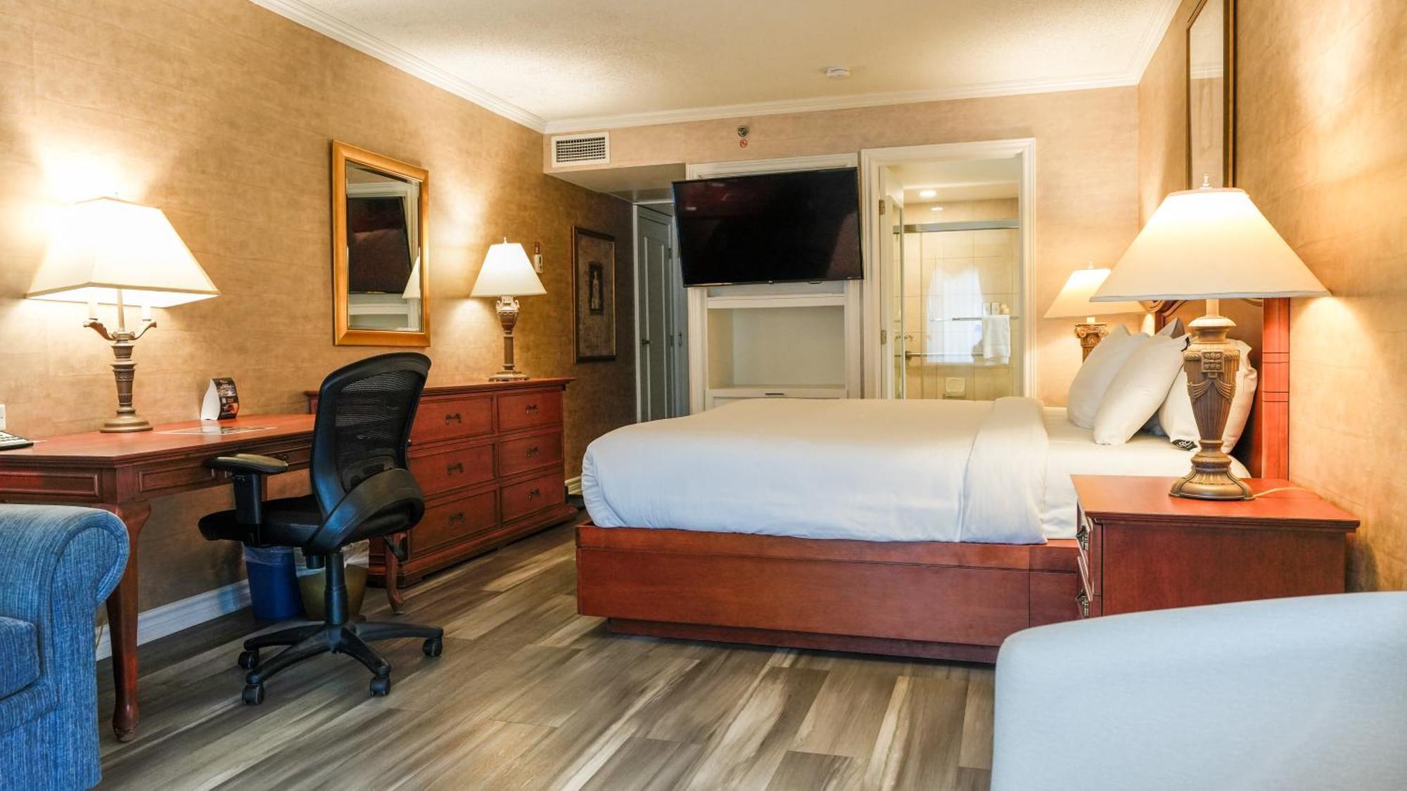 Signature Room, 1 King Bed and Sofa-Bed