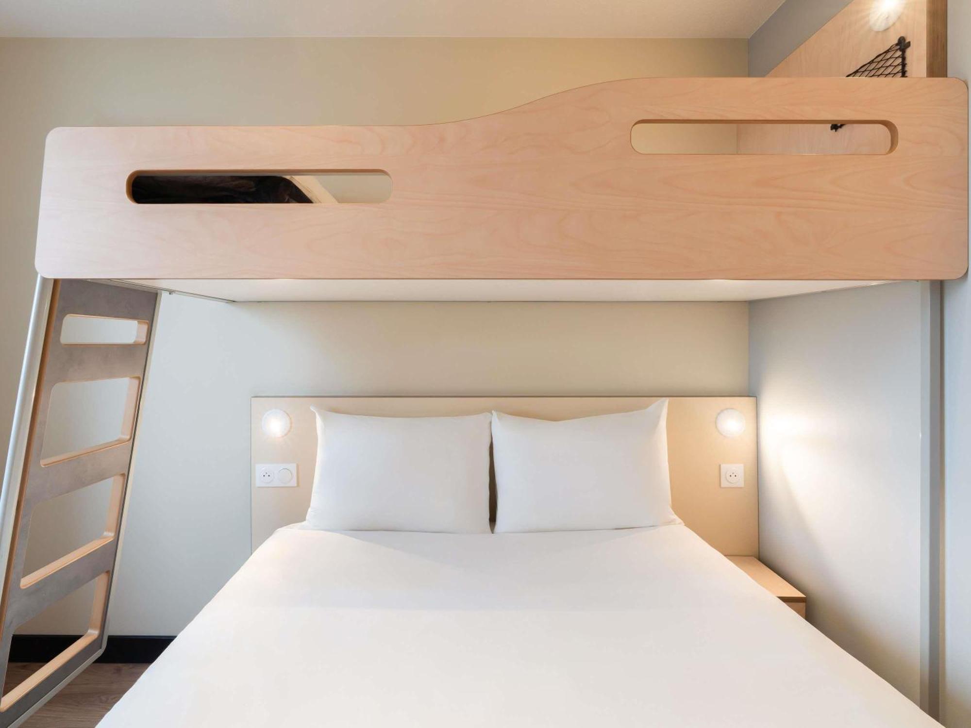 Chambre avec 1 Lit Queen-Size et 1 Lit Superposé