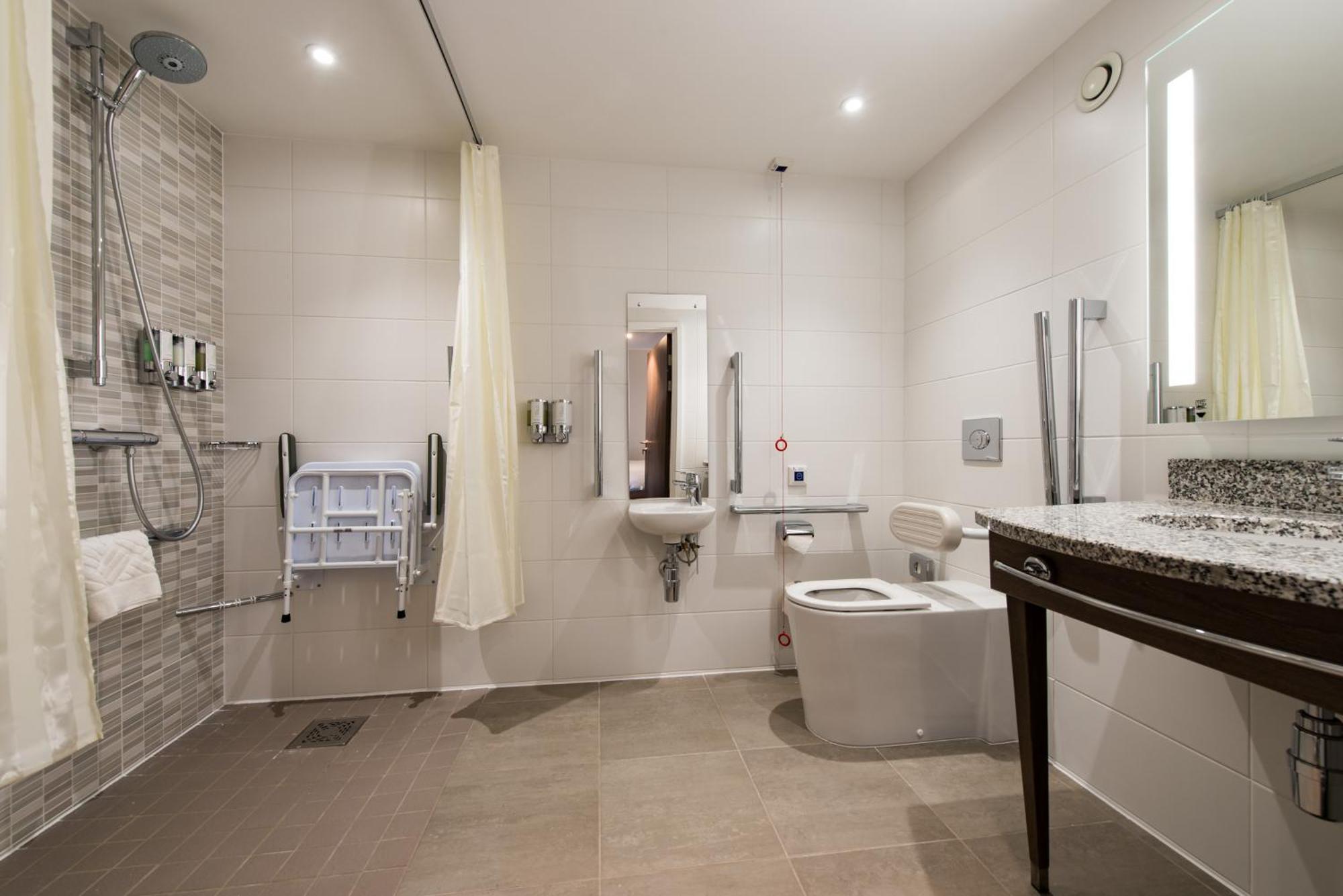 Quarto Queen com 2 Camas - Acessível Para Hóspedes com Mobilidade Reduzida.