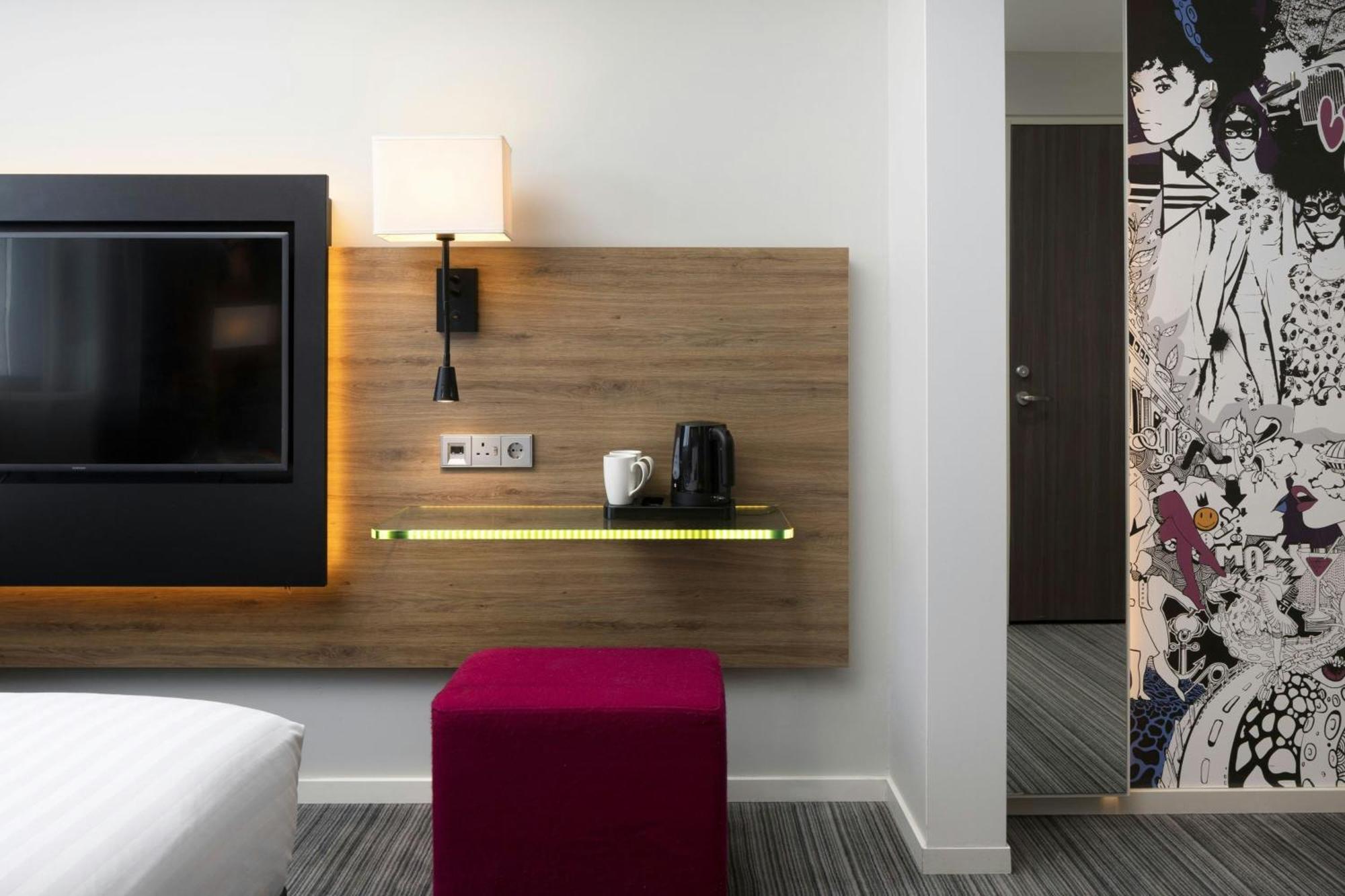 Moxy Twin Room