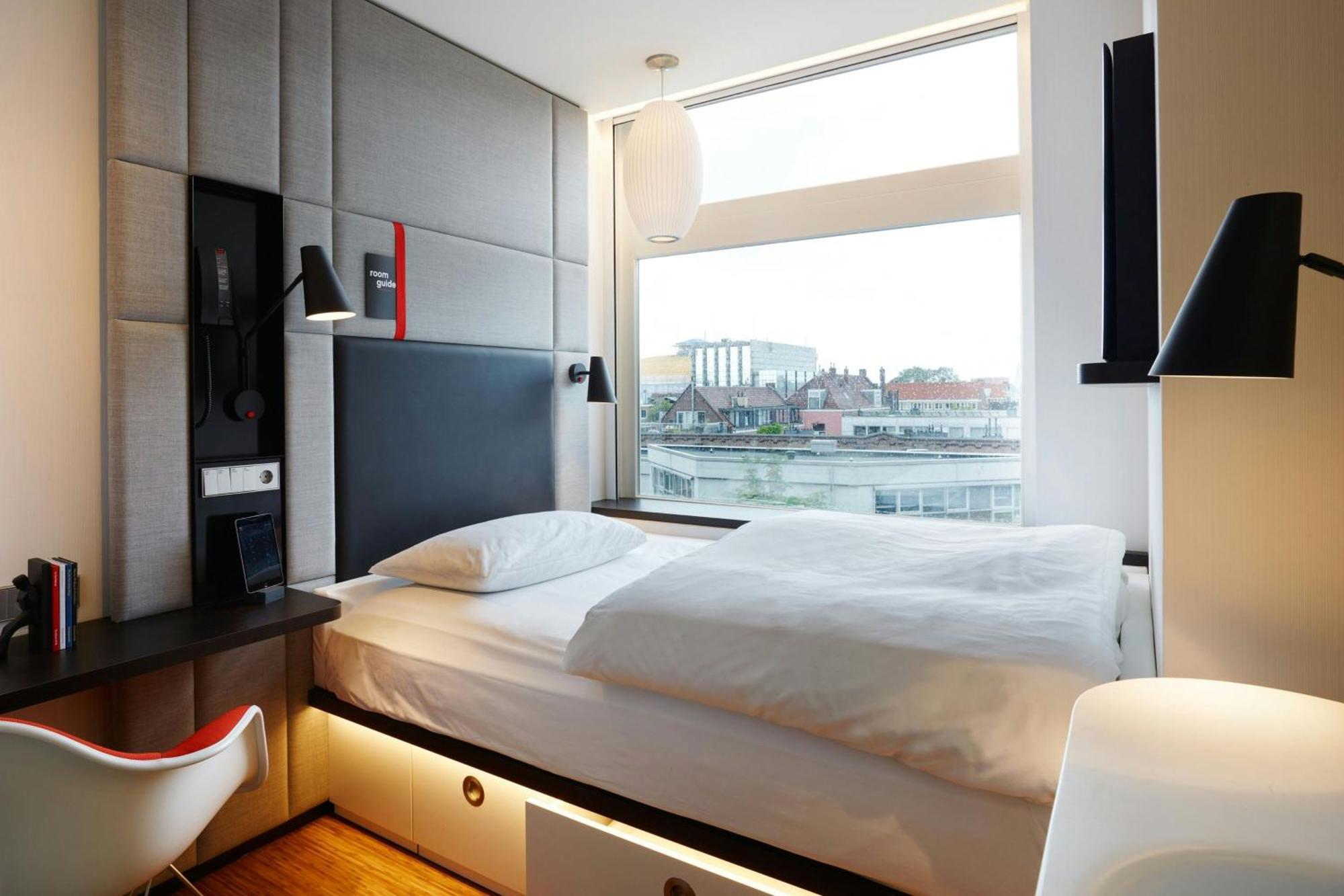 Quarto Individual com uma cama de casal