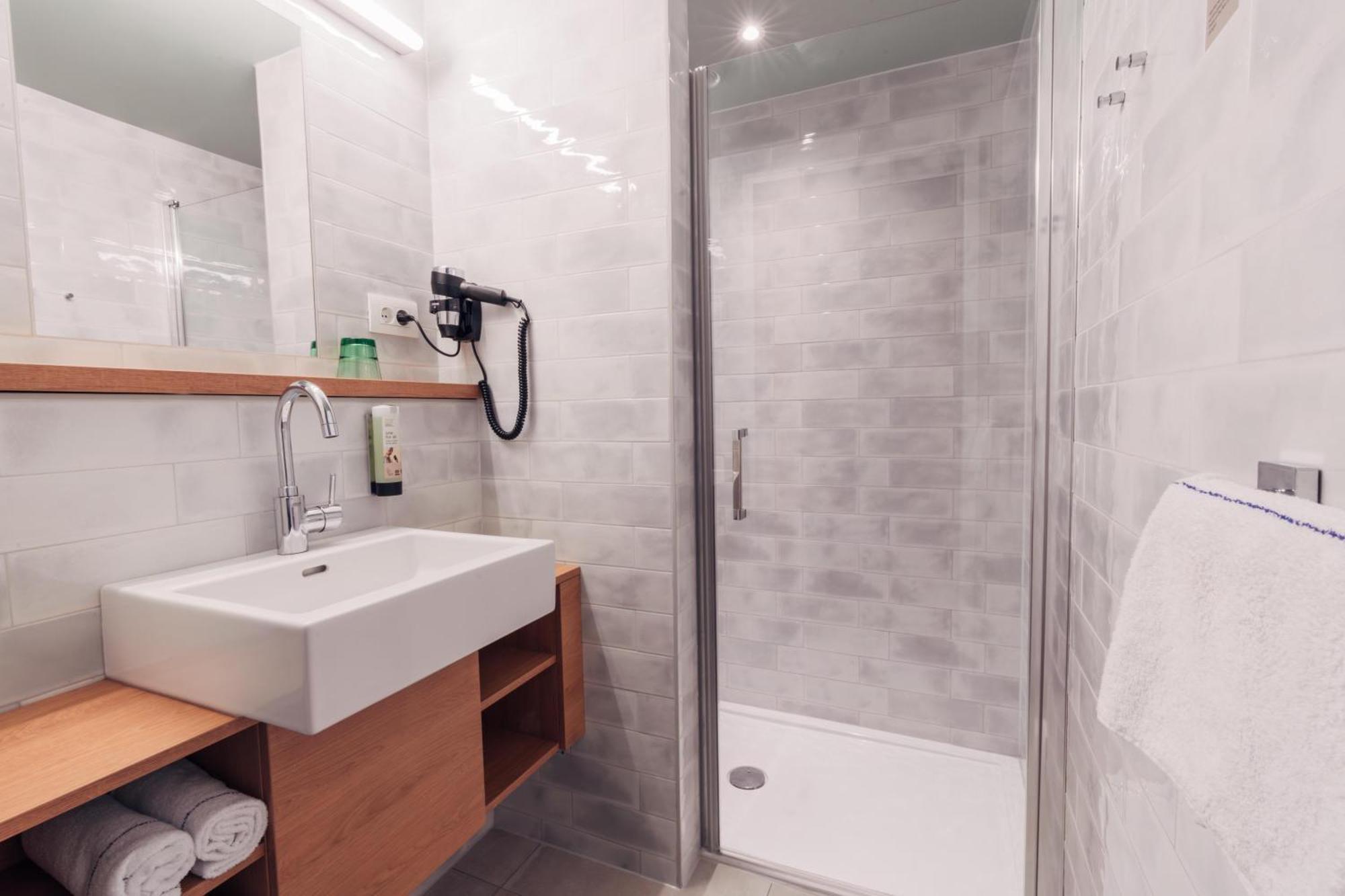 Large Double Room,1743221713:JPEG