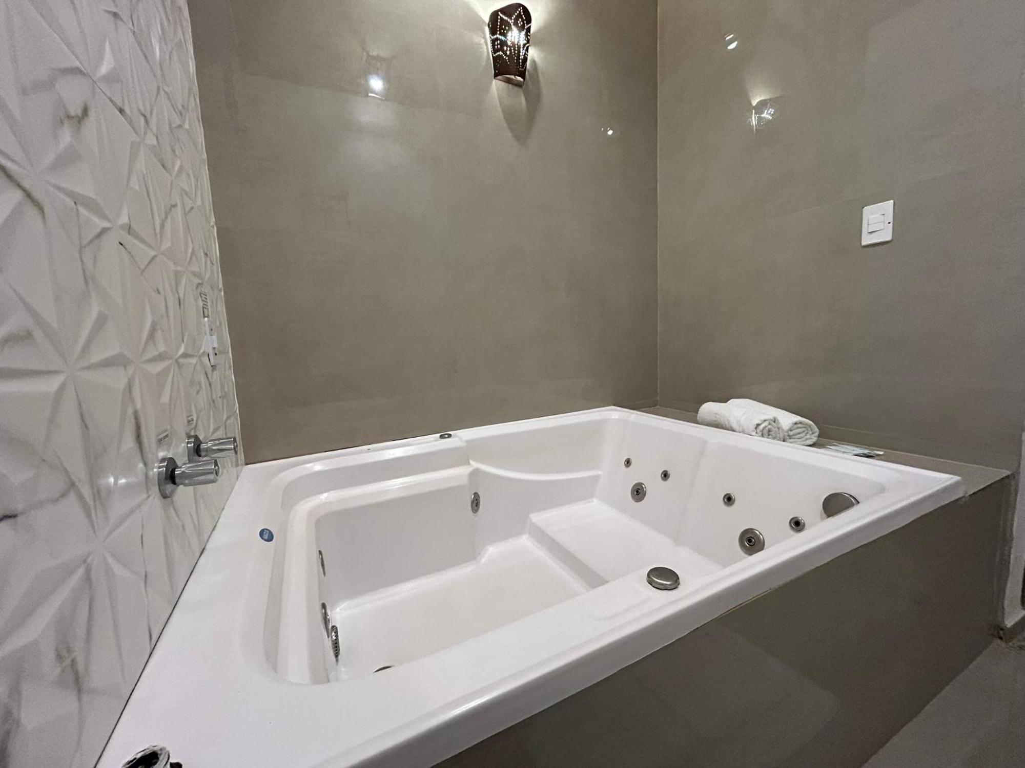 Double Room with Spa Bath,1743405508:JPEG