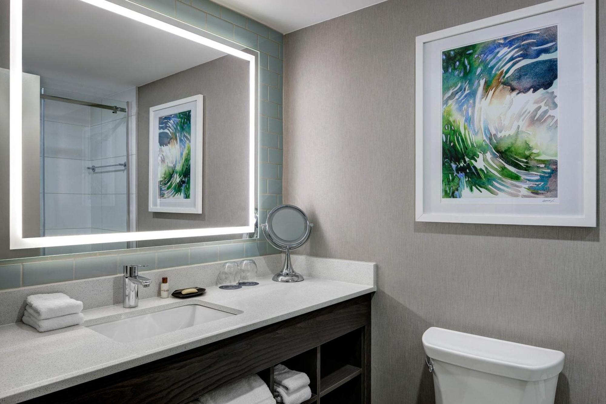 Studio with Queen Bed and Golf View