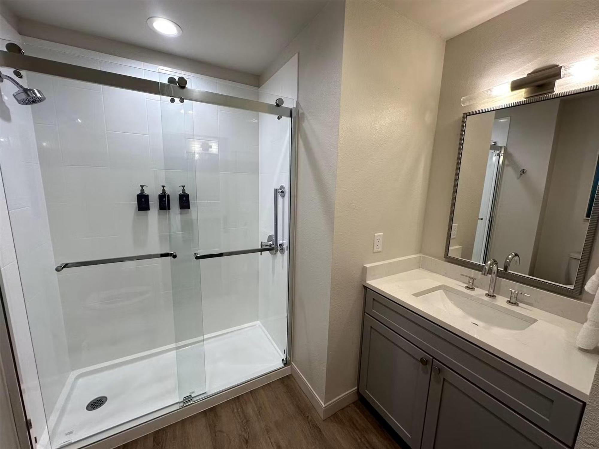 Three-Bedroom Bay View Suite with Two King Beds and Two Queen Beds