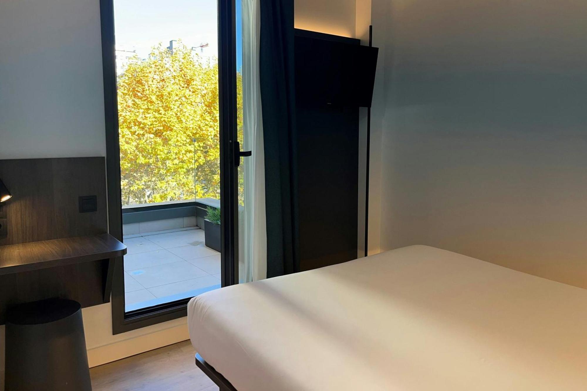 Habitación Estándar con cama grande, terraza y vistas a la ciudad