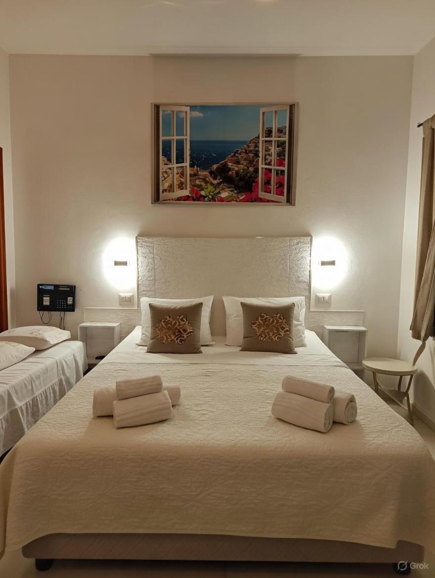 Camera Matrimoniale/Doppia con Letti Singoli con Bagno Privato Esterno