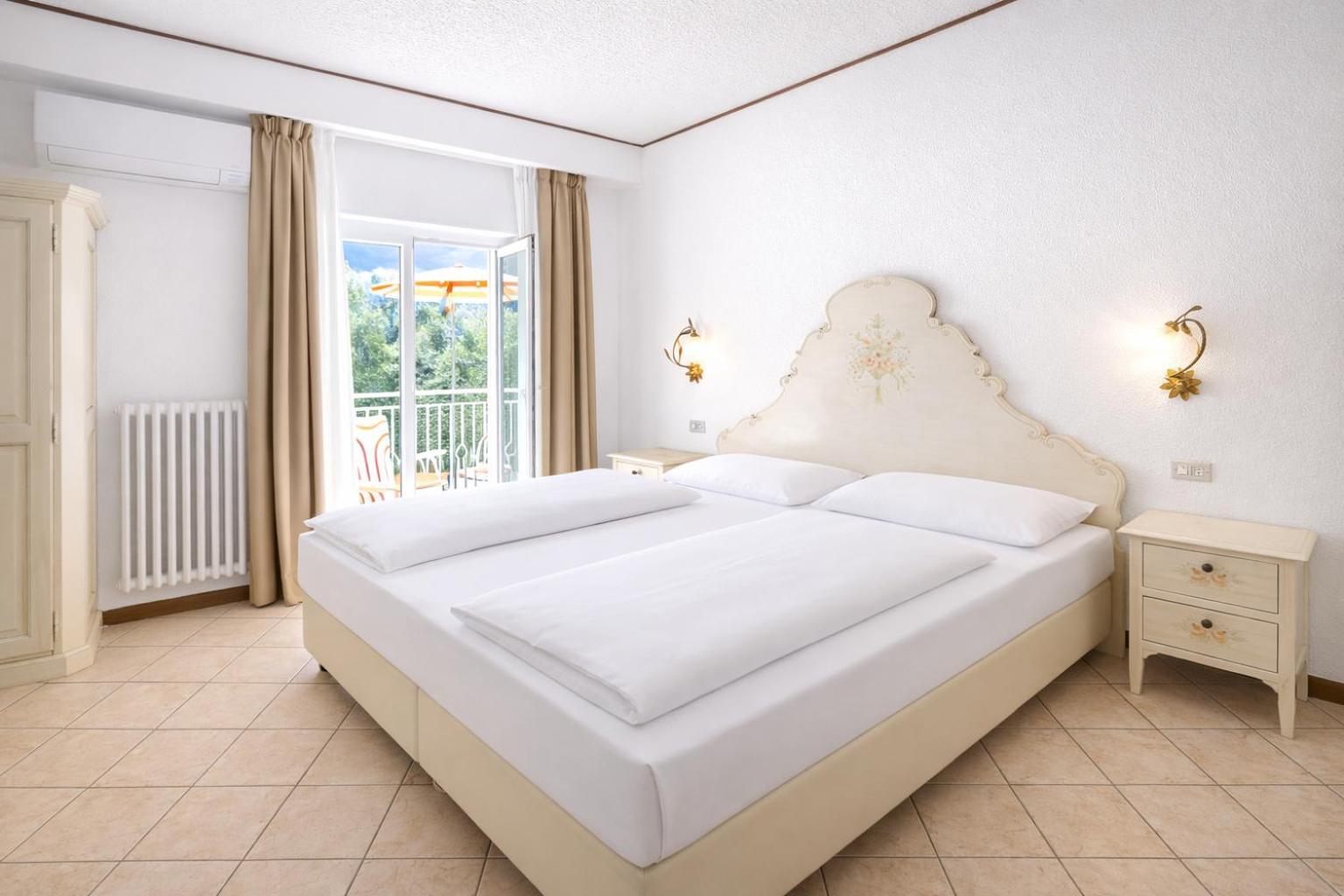Standard double room with garden-view terrace