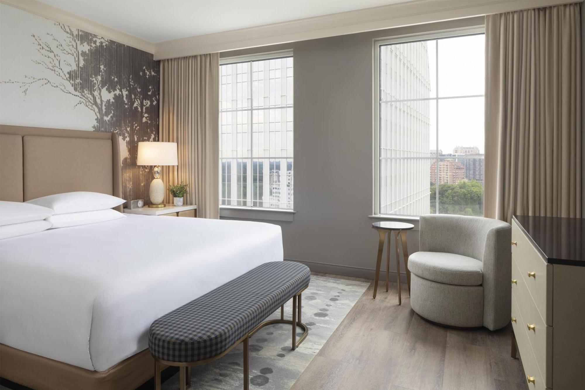 King Room with Bath Tub - Mobility Accessible