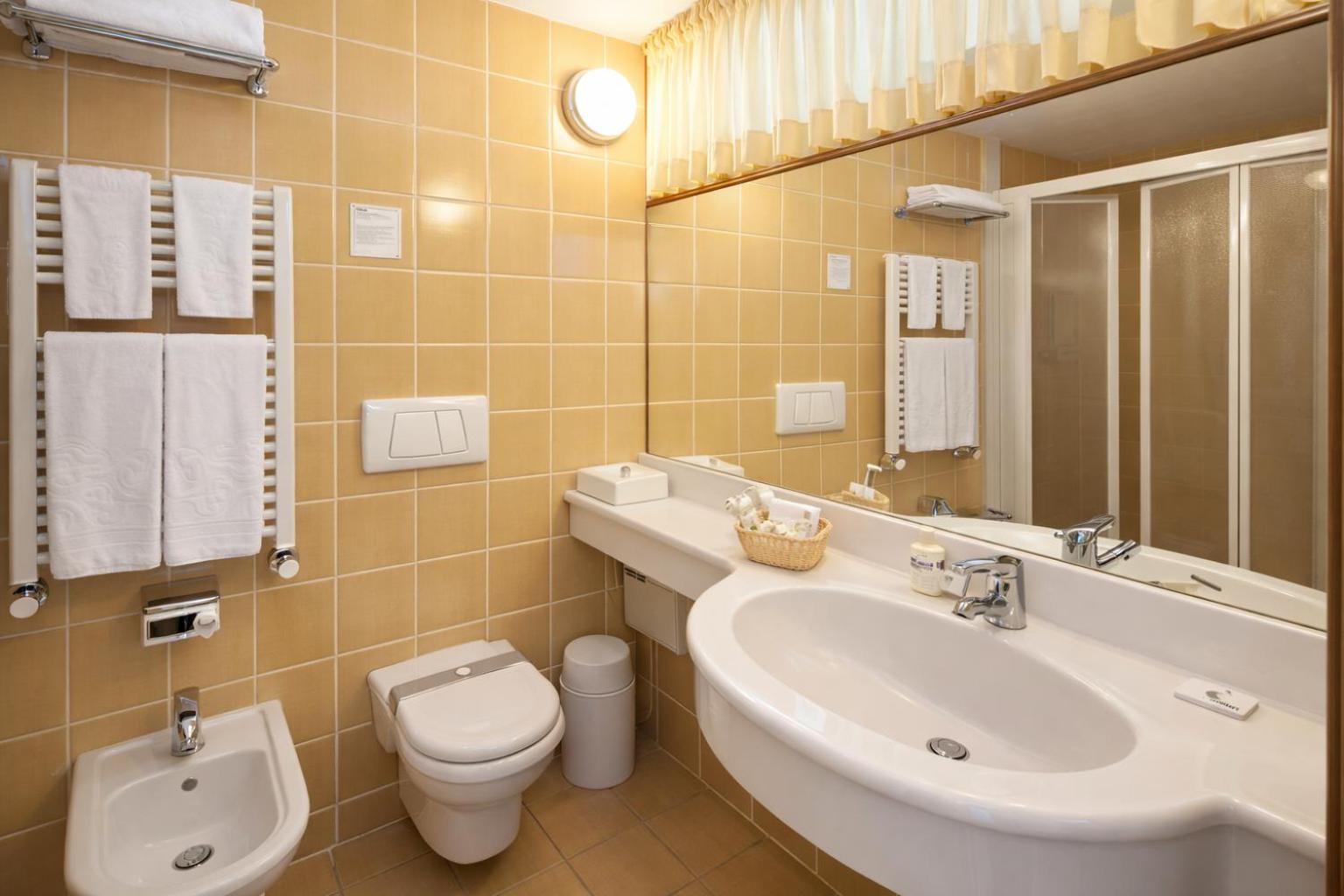 Standard Lake View – Top Floor (2+1)