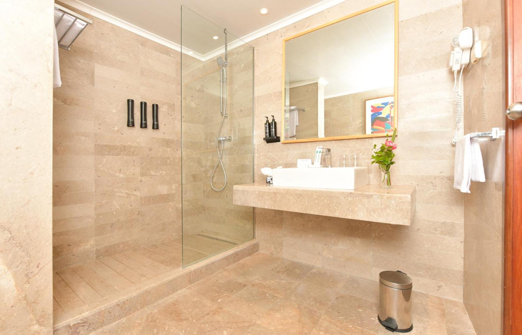 Chambre Lit Queen-Size - Vue sur Mer