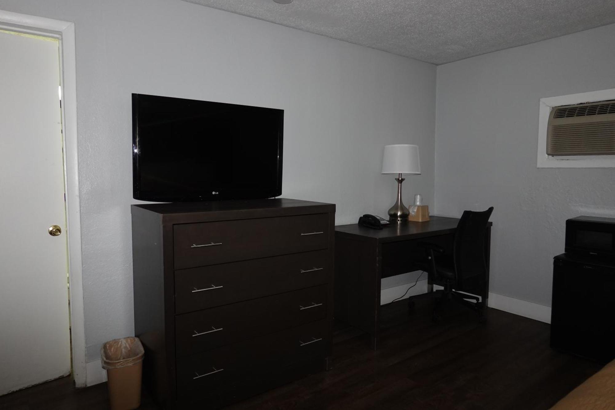 King Room - Non-Smoking