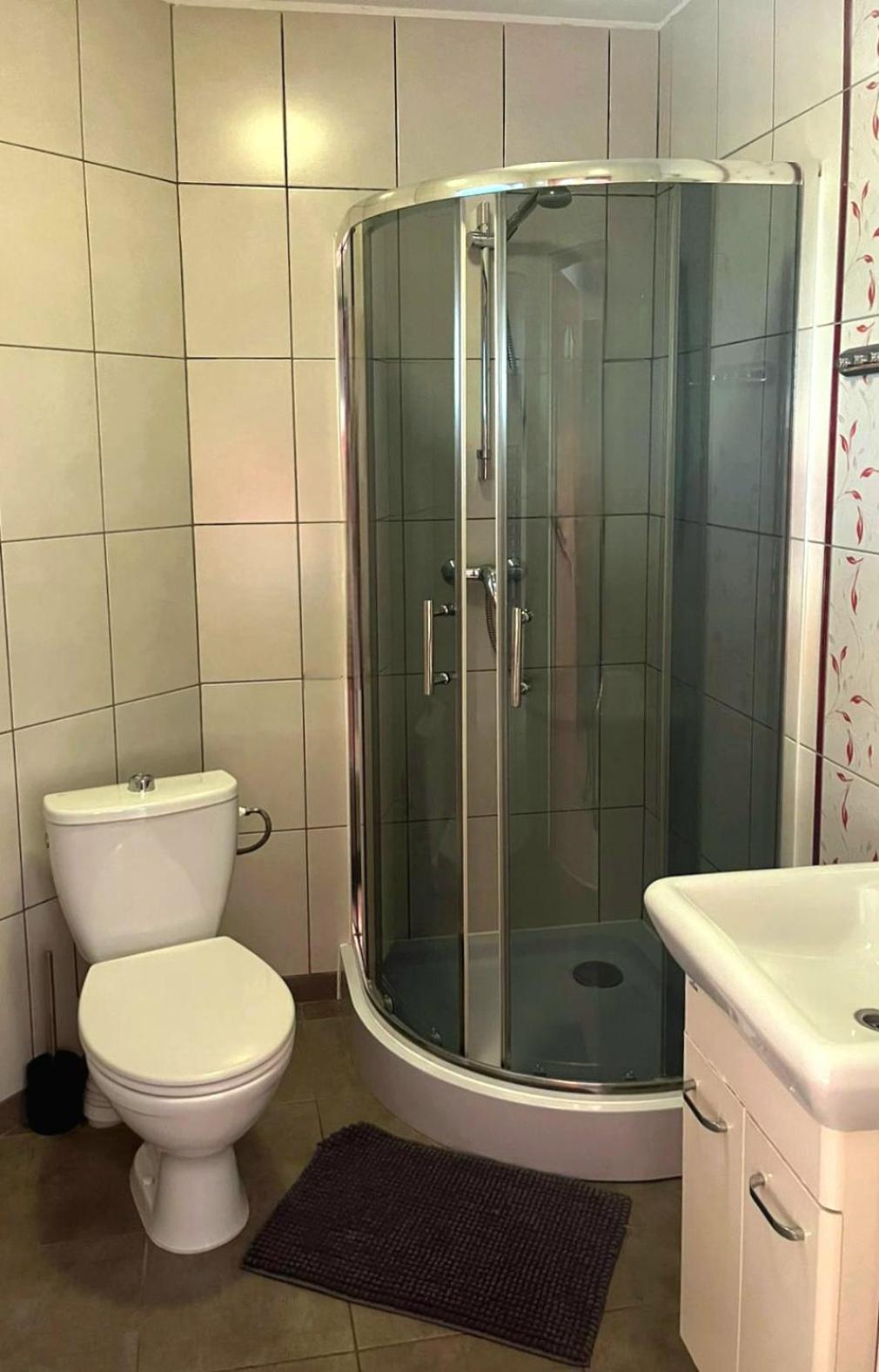 Dreibettzimmer mit eigenem Bad