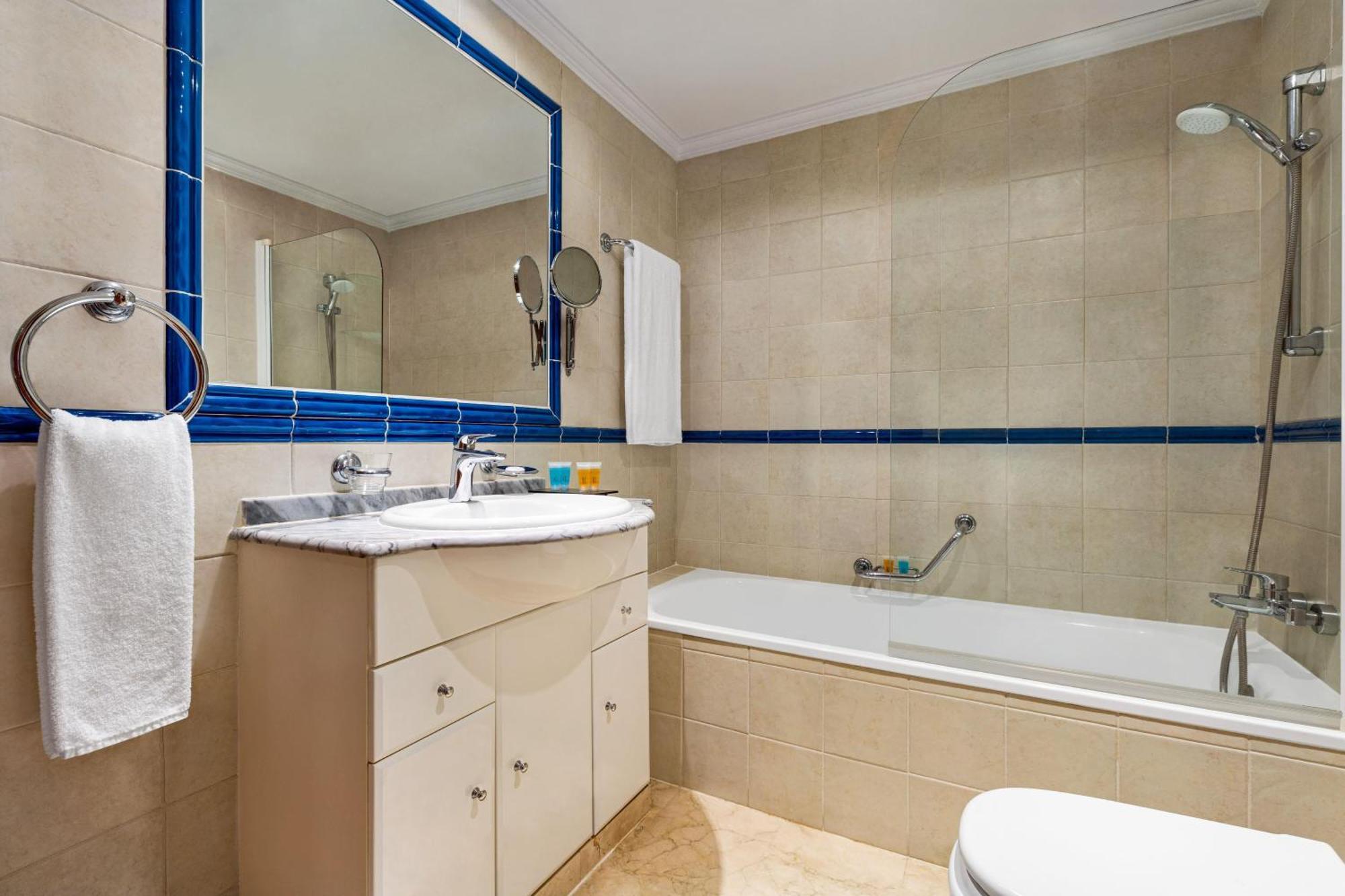 Deluxe One Bedroom Suite with Sea View,1758904203:JPEG
