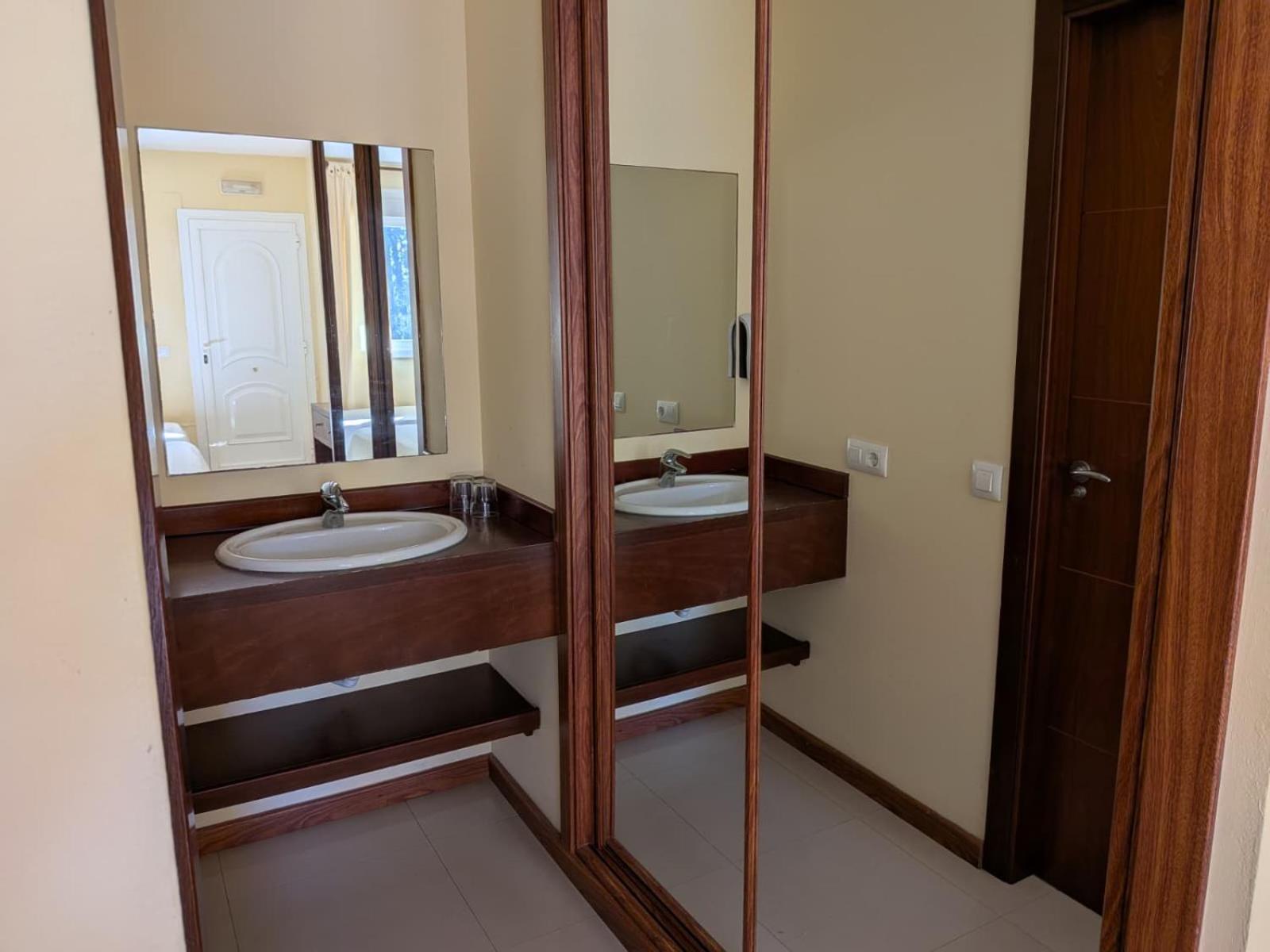 Quarto Duplo com Cama Extra