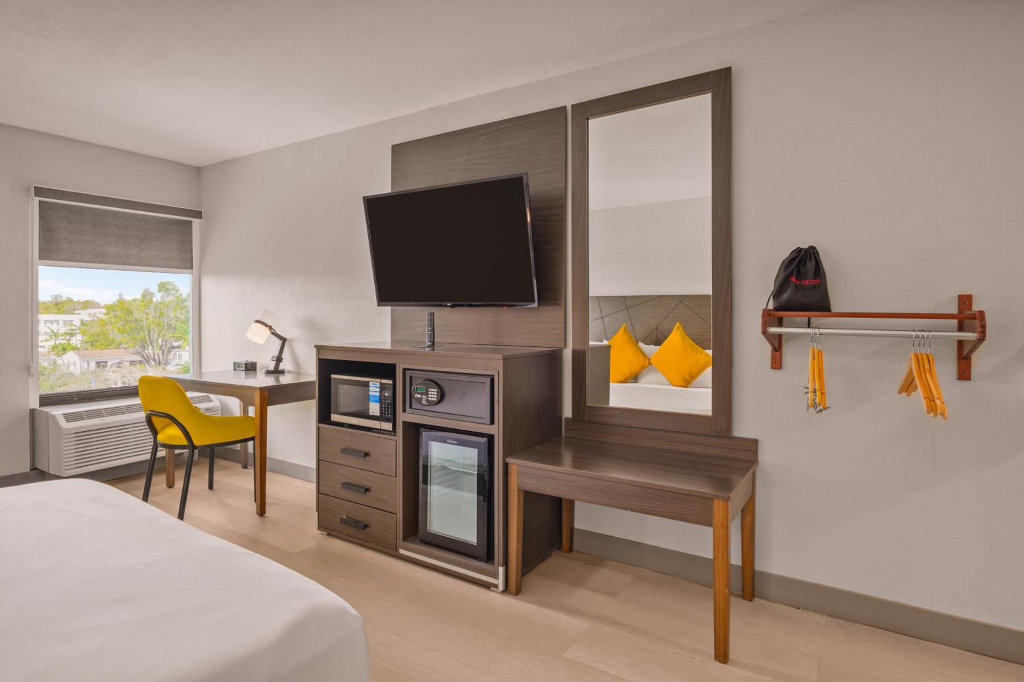 Quarto com Cama King-size - Acesso a Pessoas com Mobilidade Condicionada