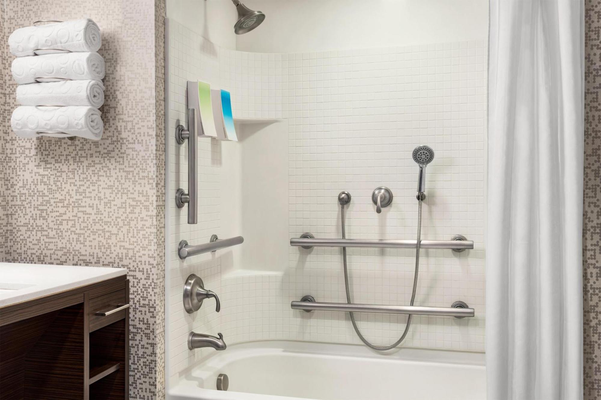 King Suite - Mobility and Hearing Access/Non-Smoking