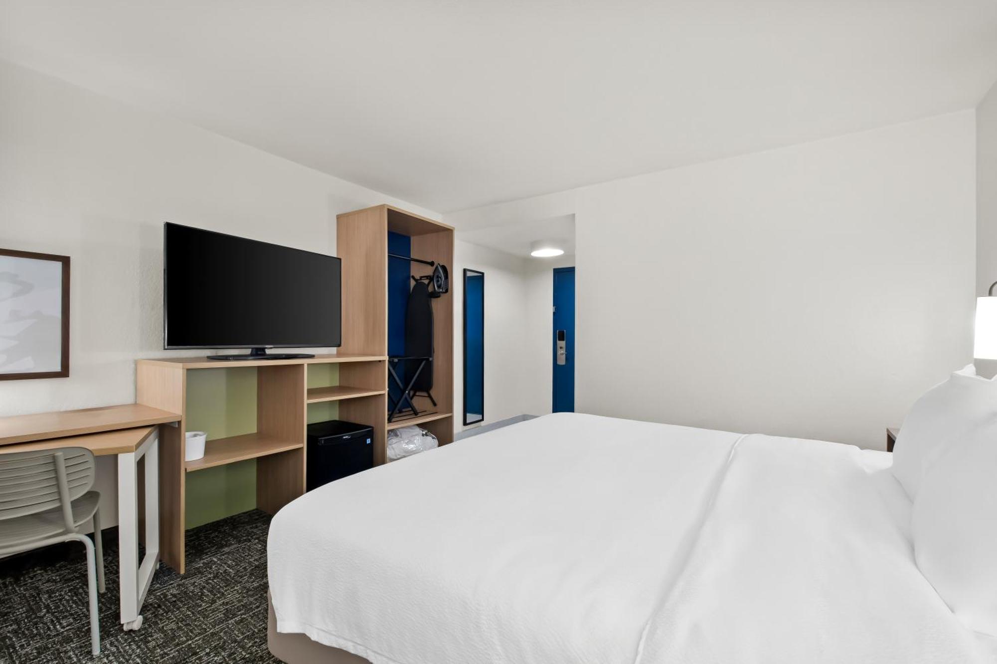 King Room with Sofa Bed - Non-Smoking