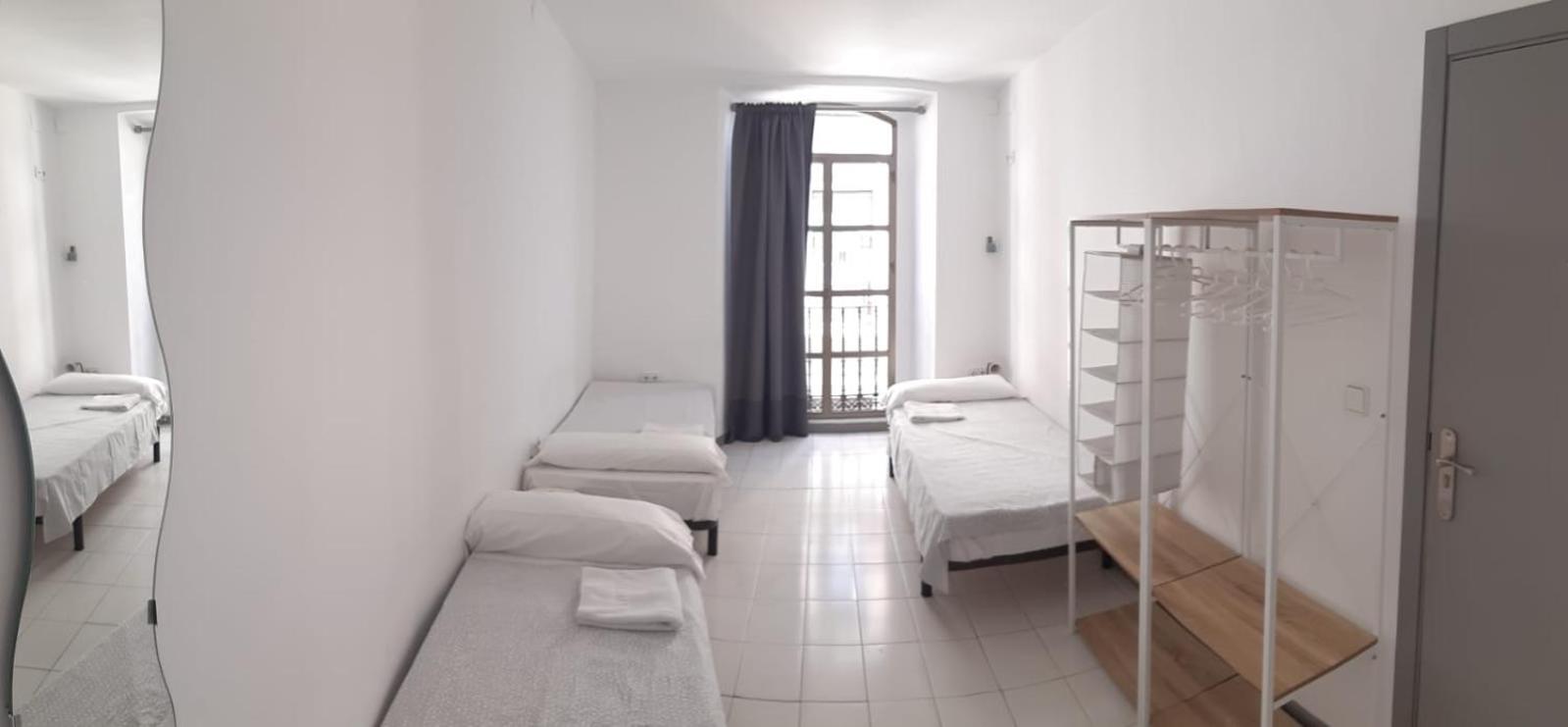 Quarto Triplo com Casa de Banho Privativa