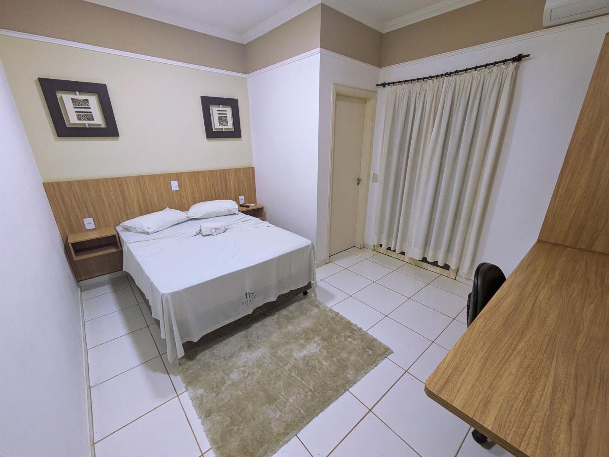 Quarto com Cama de Casal ou 2 de Solteiro