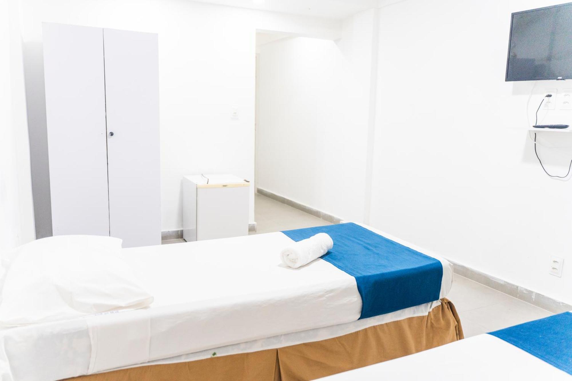 Quarto com 2 Camas de Solteiro