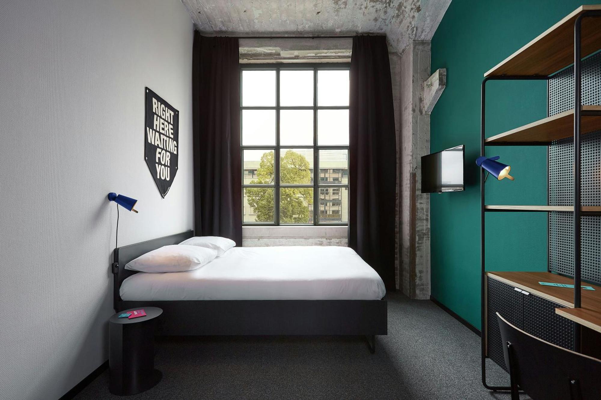 Deluxe Queen Room,1756639596:JPEG