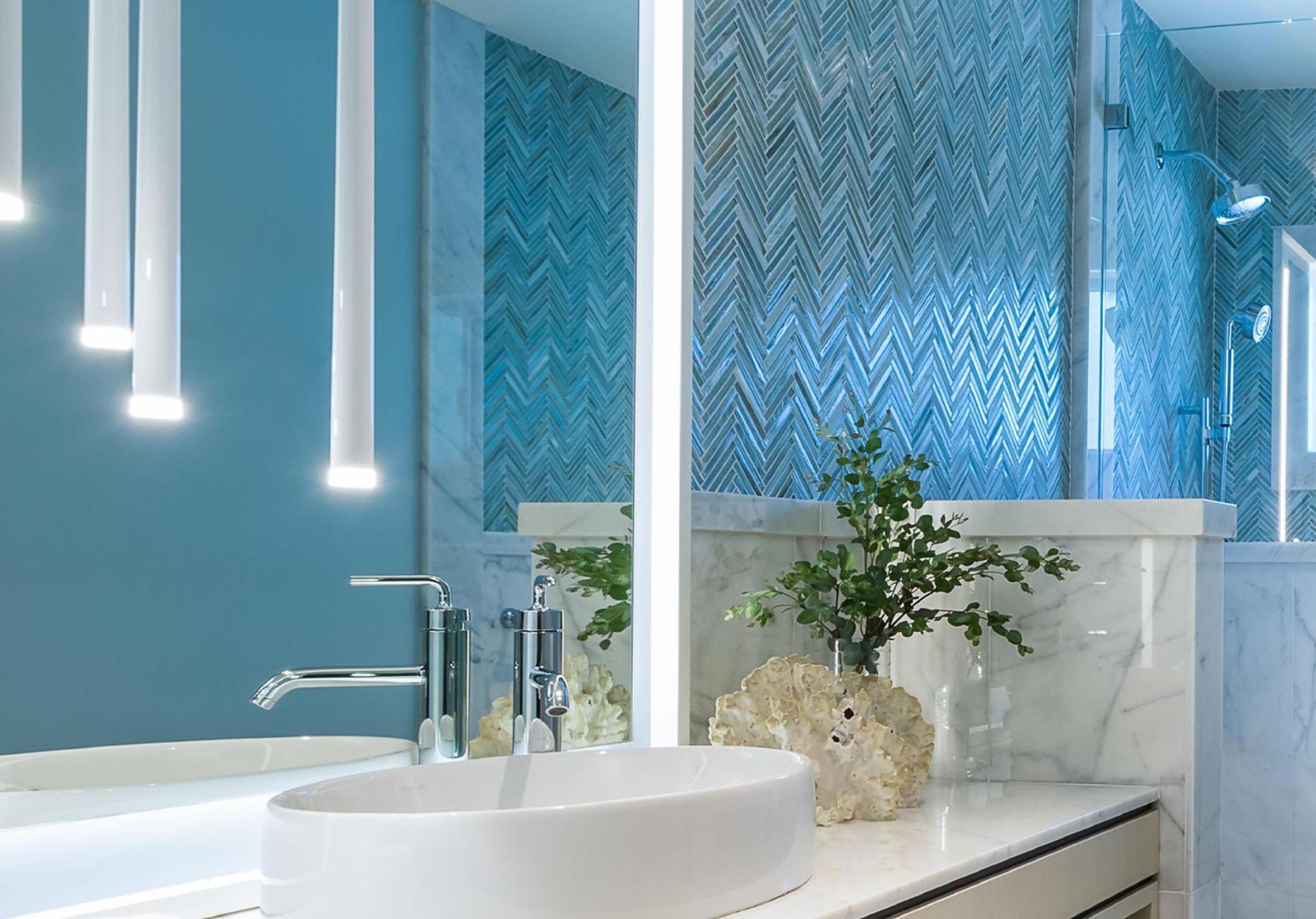 One-Bedroom Suite with Roll-in Shower - Mobility and Hearing Accessible