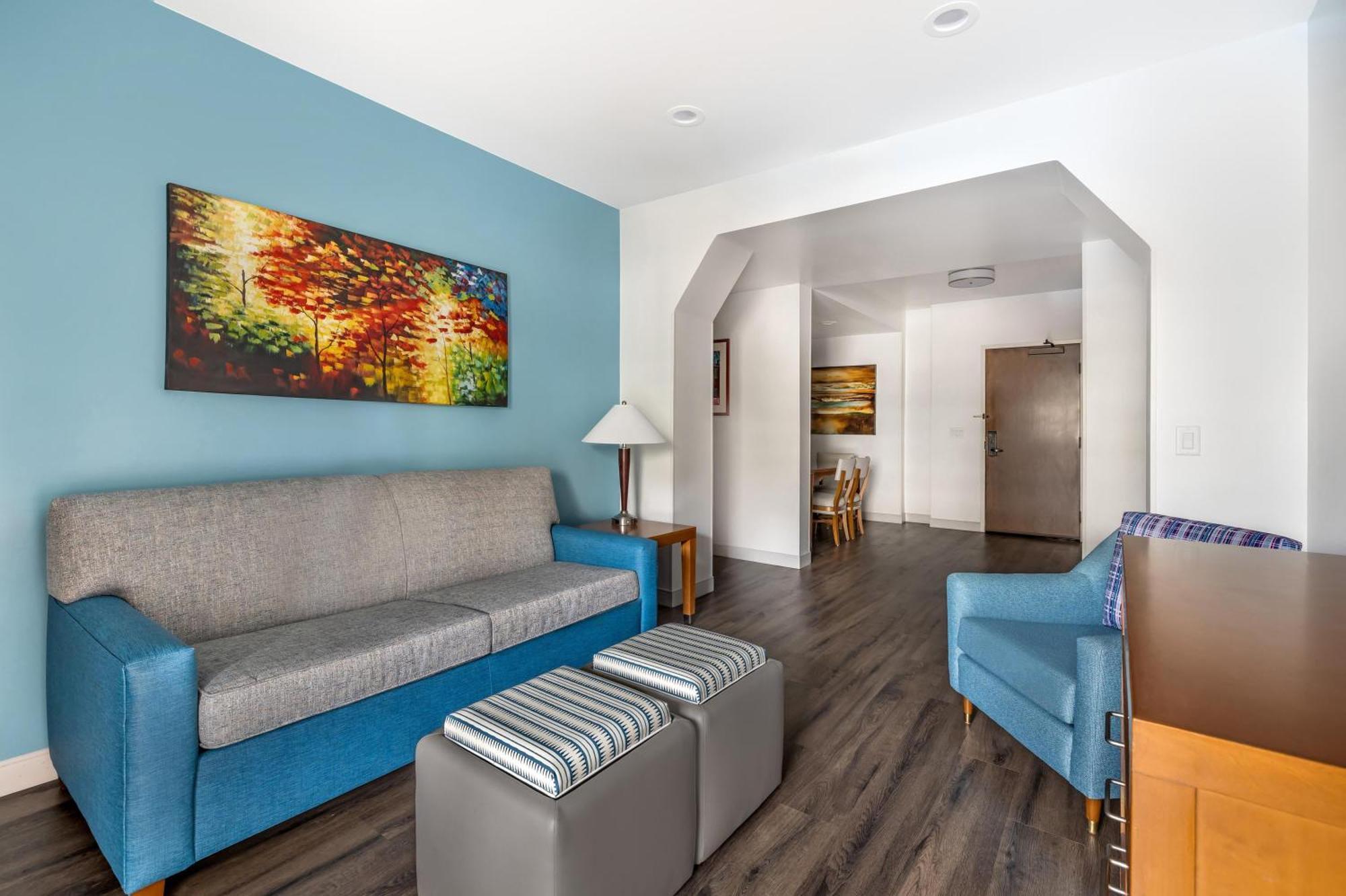 Two-Bedroom Suite with Accessible Tub,1758295308:JPEG