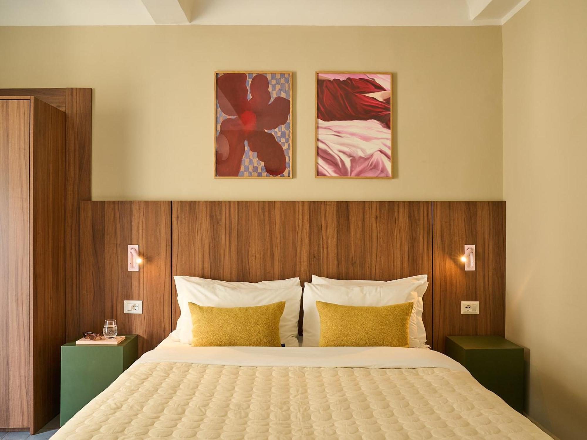 Large Room with Sofa Bed
