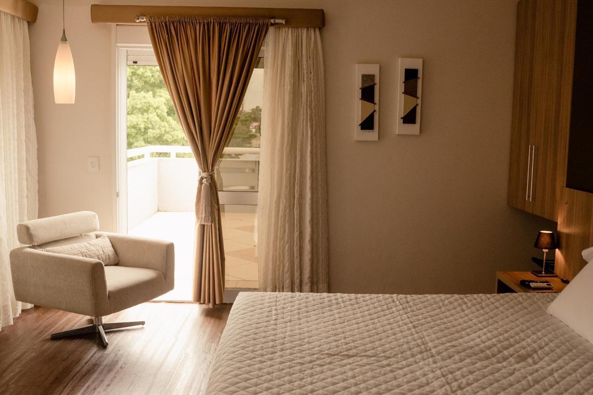 Quarto Deluxe com Cama de Casal ou 2 de Solteiro