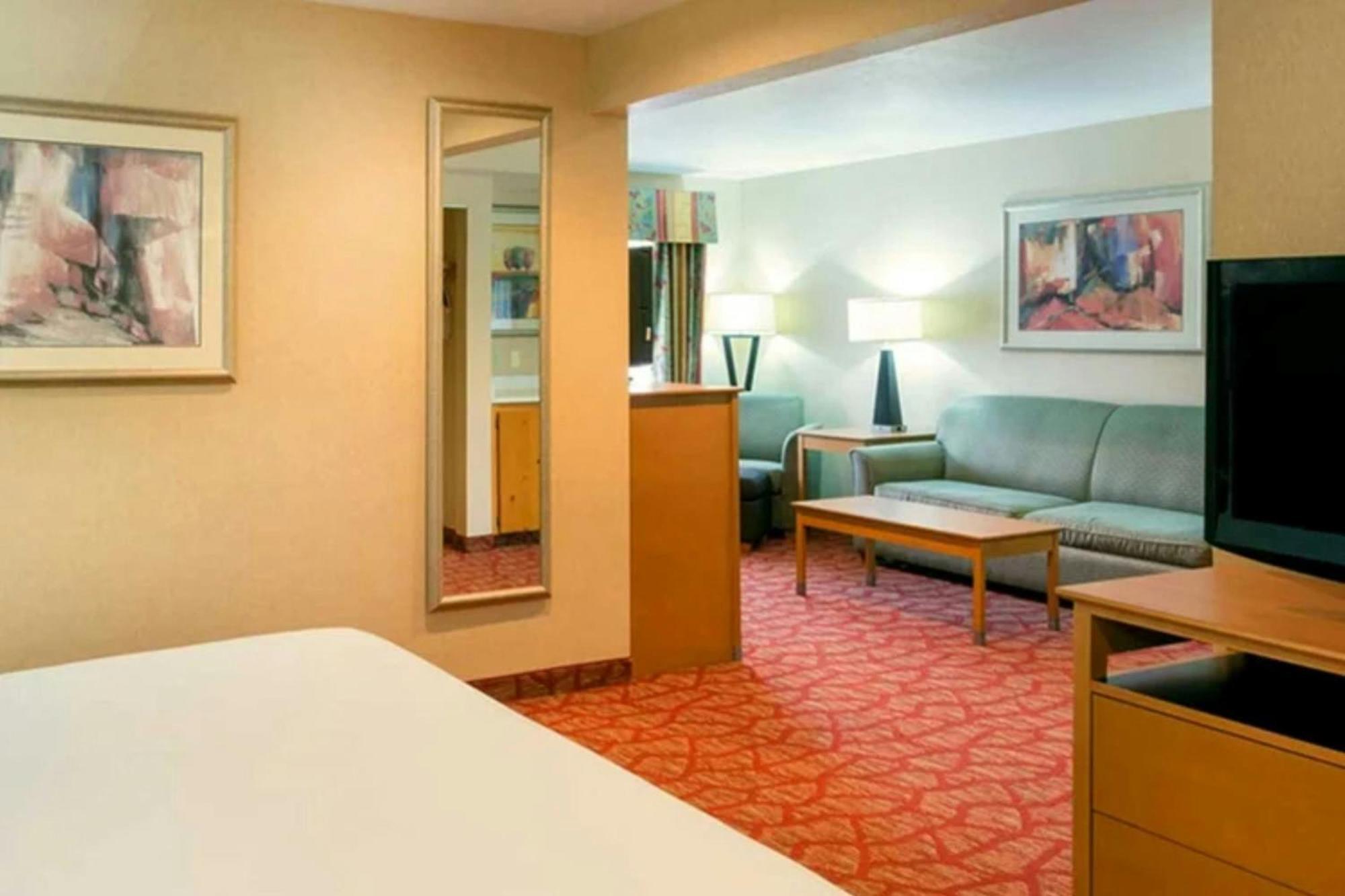 One-Bedroom Family Suite with King Bed and Sofa Bed - Garden View/Ground Floor