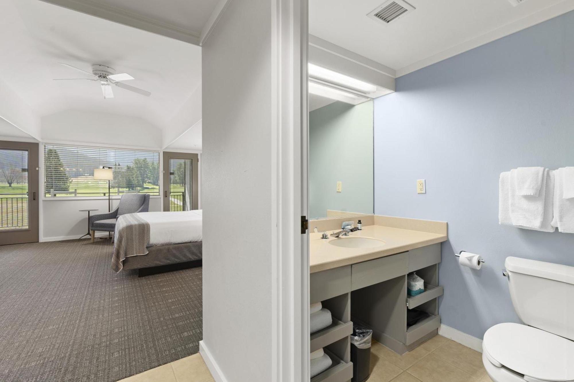 King Room with Balcony or Patio - Golf View