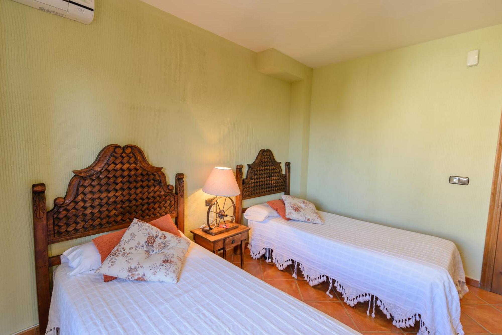 Twin Room,1758387991:JPEG