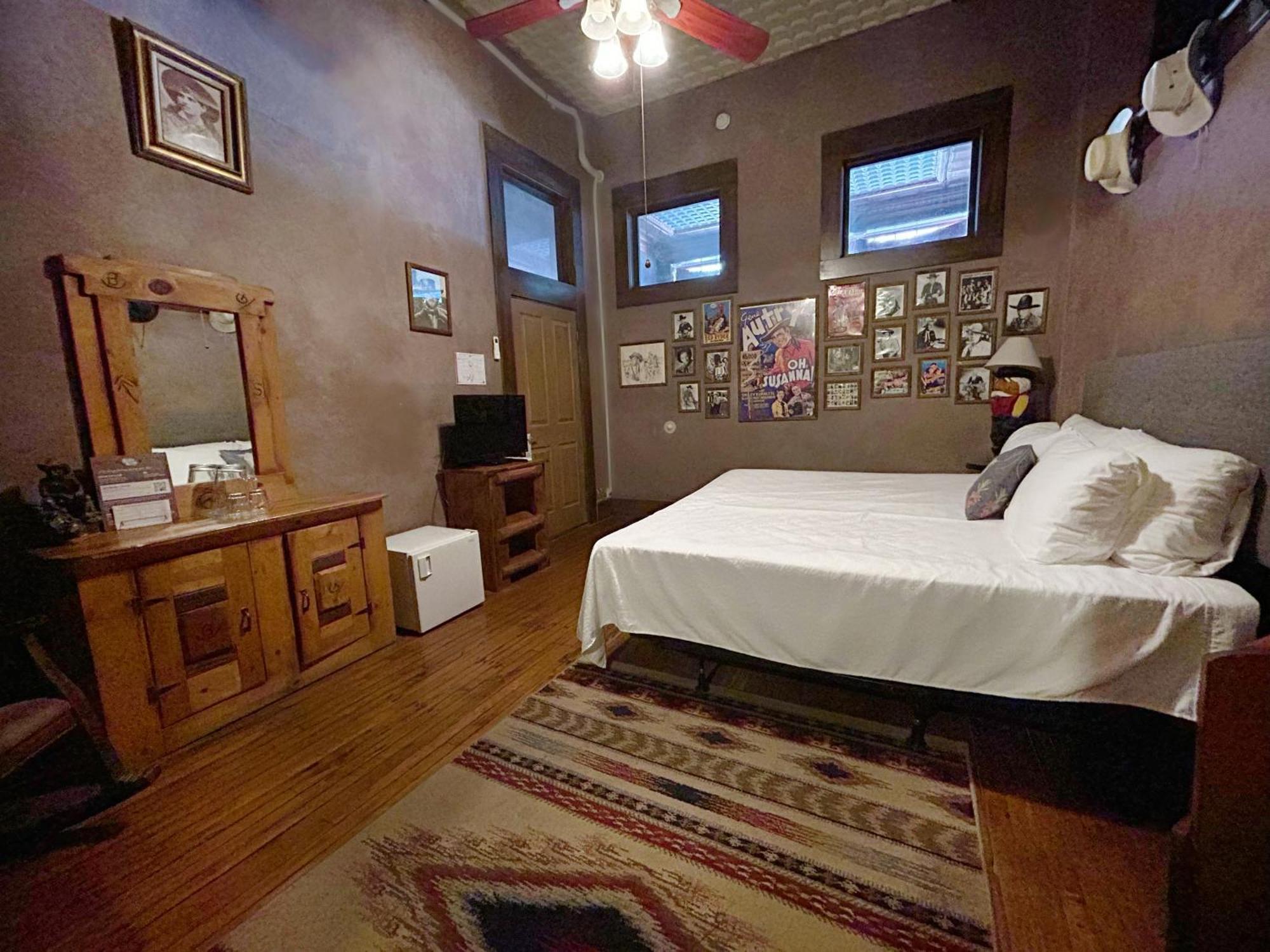 Deluxe King Suite