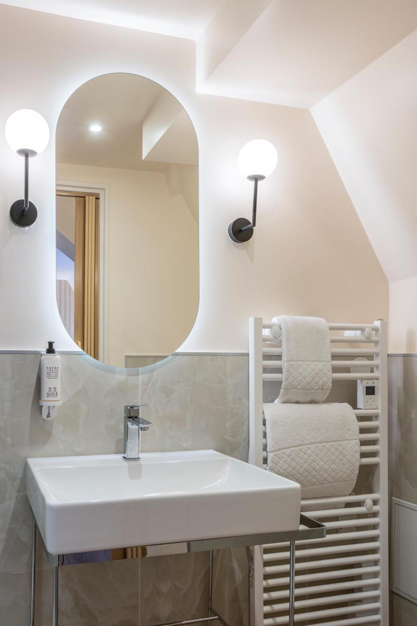 Superior Queen Room,1758517795:JPEG