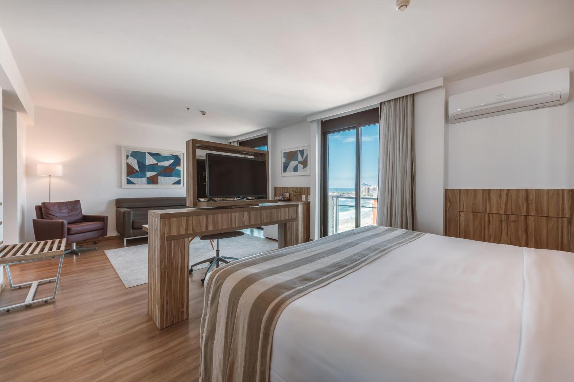 Junior Suite met Zijdelings Uitzicht op Zee