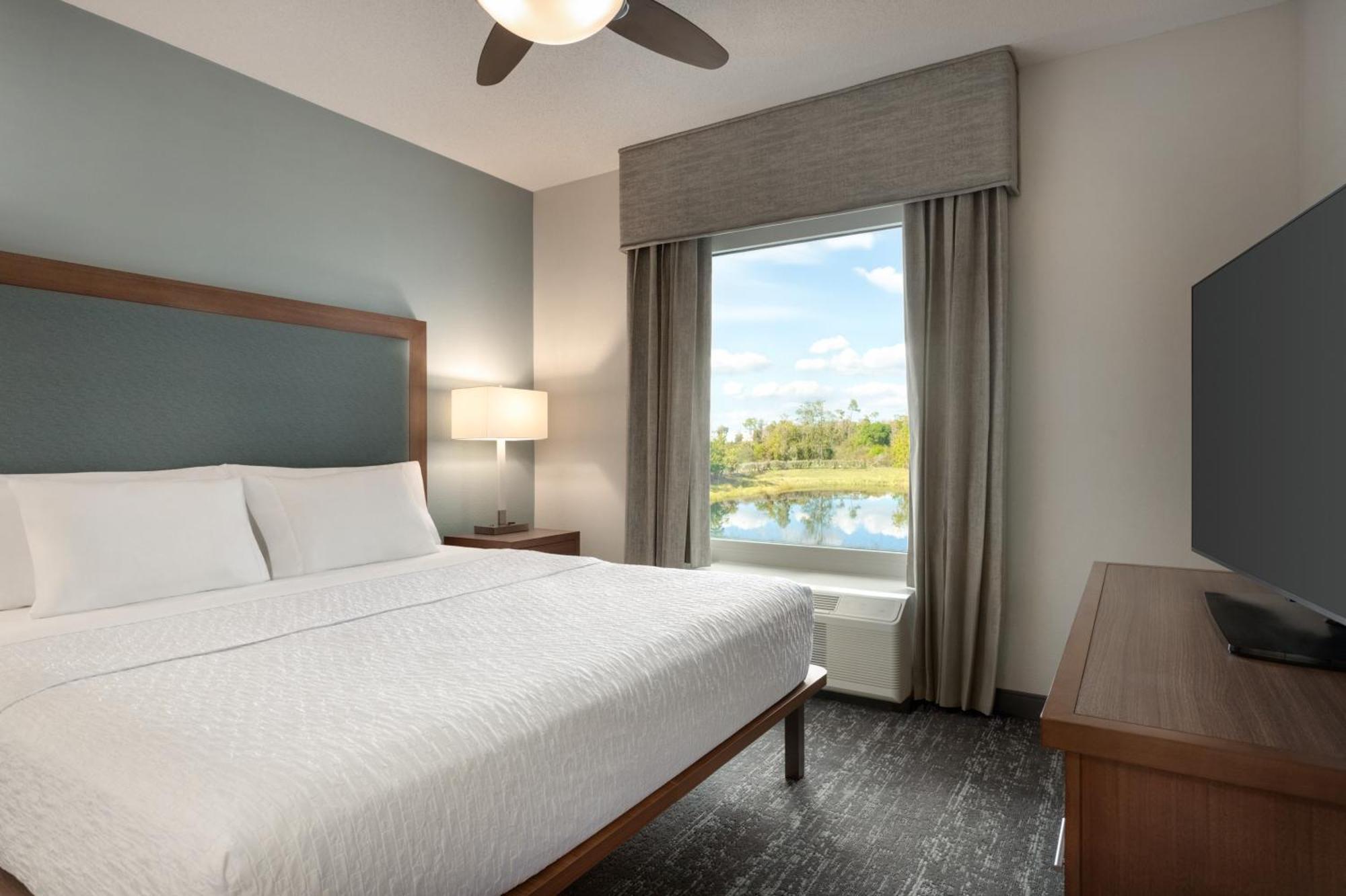 One-Bedroom King Suite - Non-Smoking
