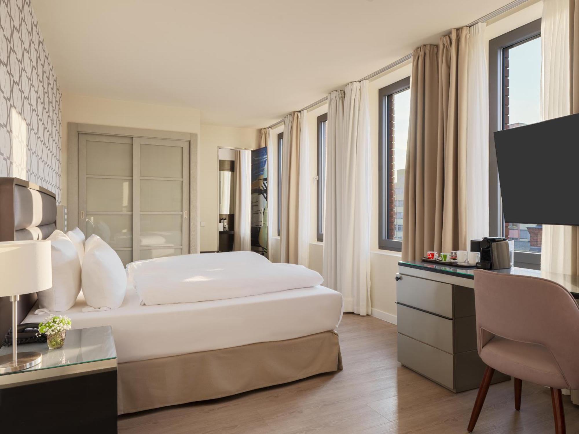 Grand Deluxe Room