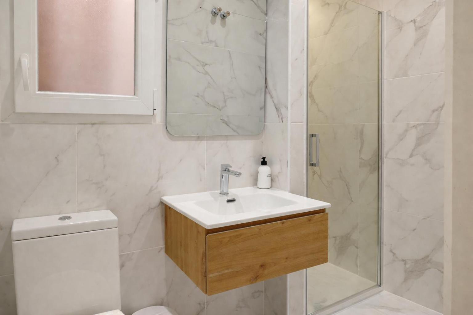 Quarto Duplo com Casa de Banho Privativa