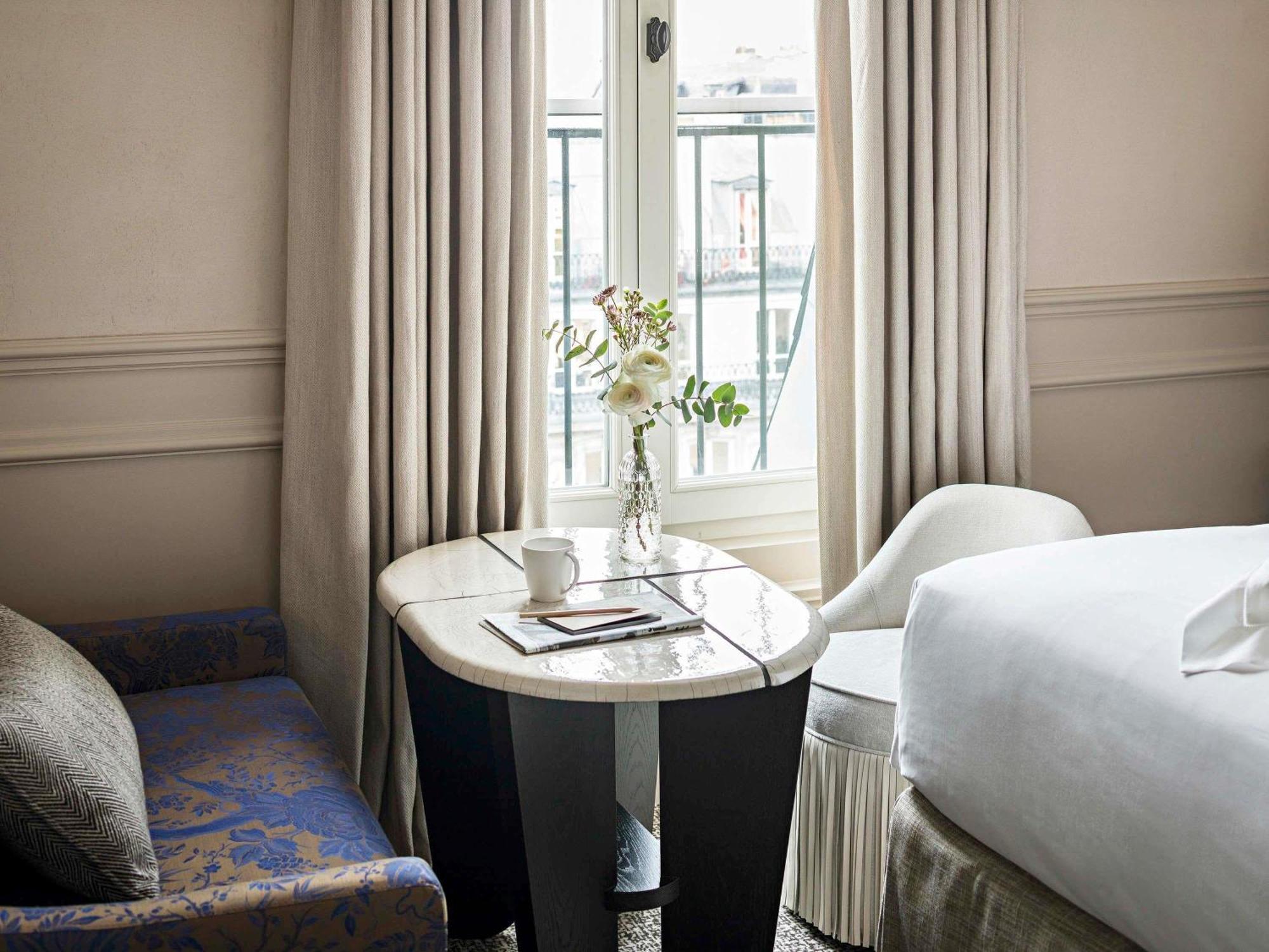 Superior Queen Room with One Queen Bed and Courtyard View