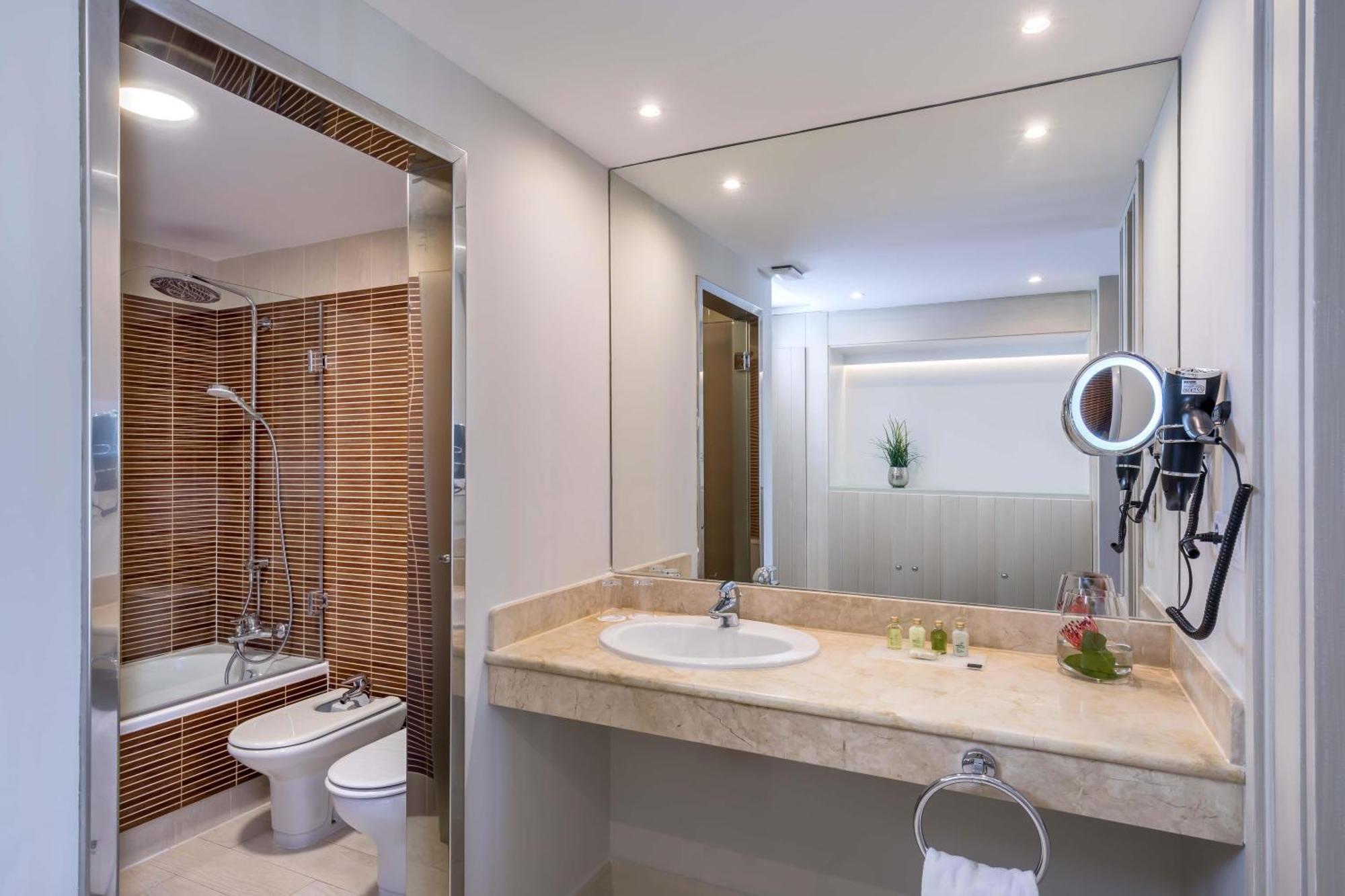Habitación Familiar con terraza (2 adultos + 2 niños)