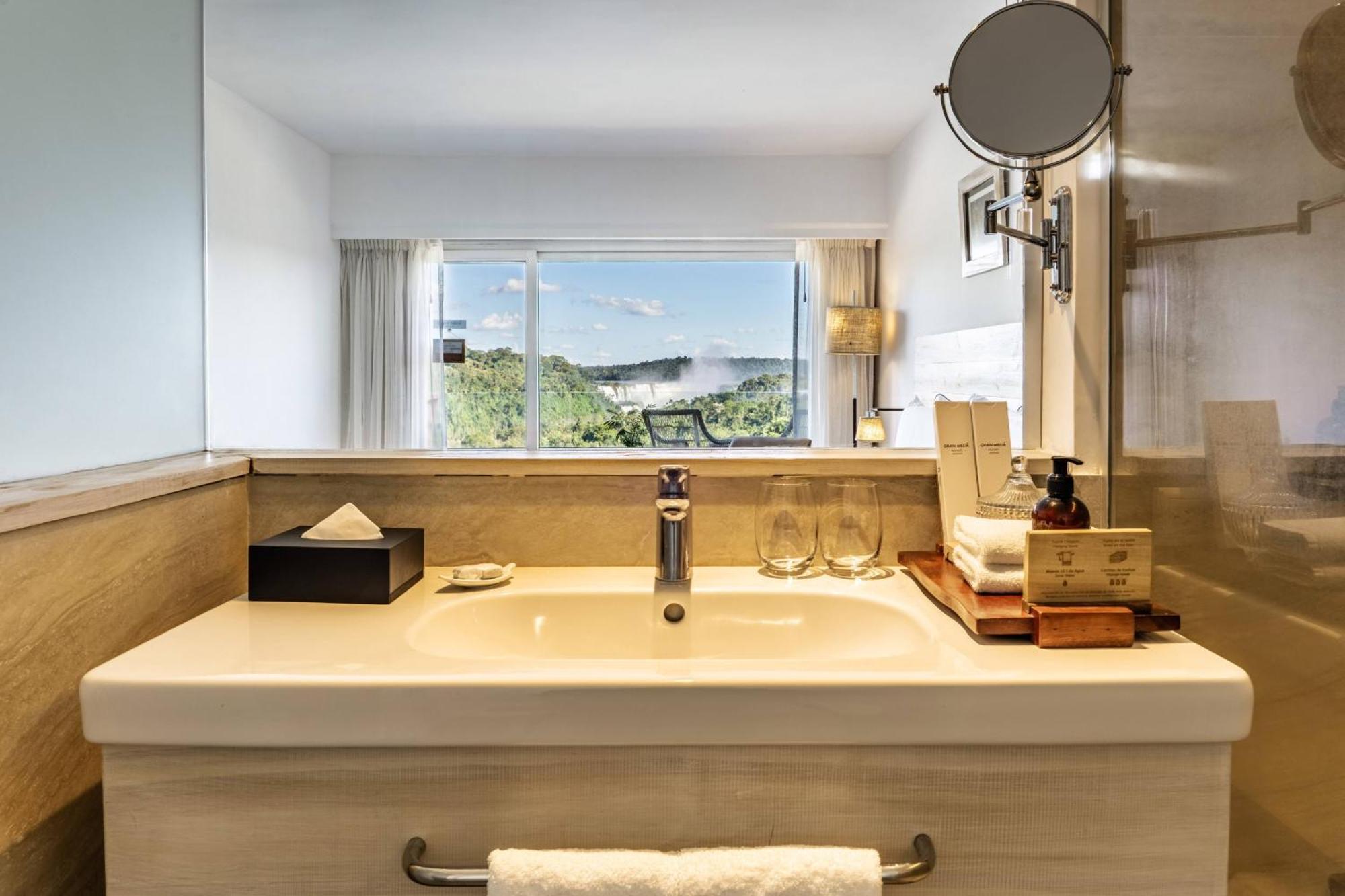 Deluxe Room with King Bed and Waterfall View,1765191298:JPEG