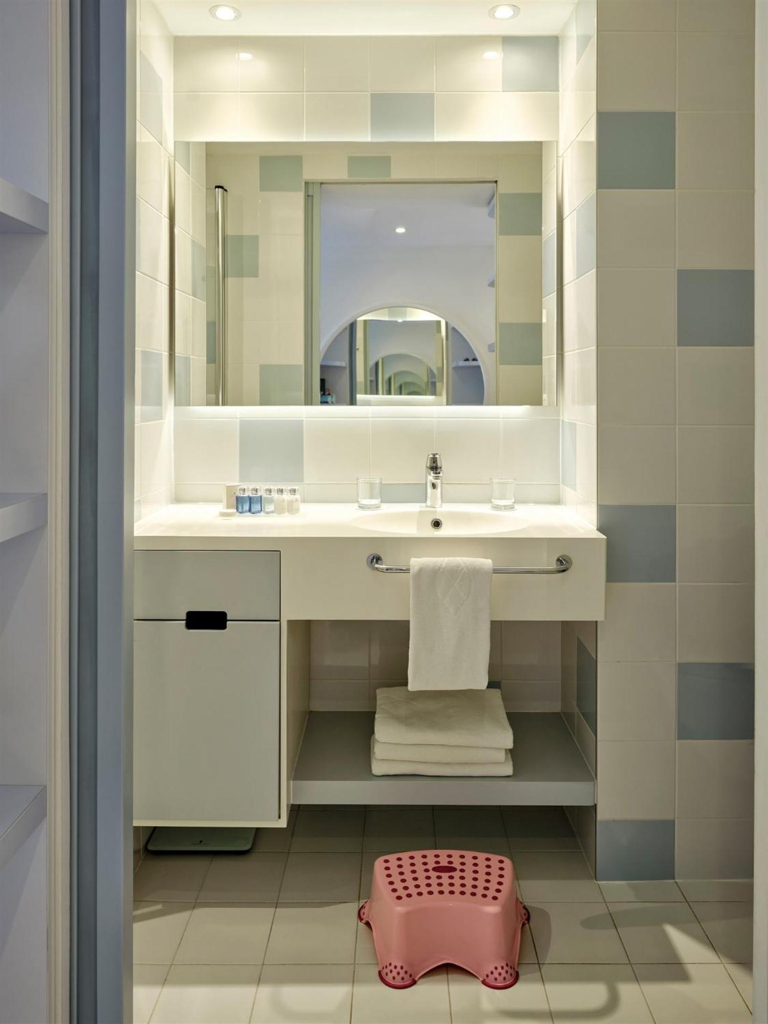 Doppel- oder Zweibettzimmer mit Blick auf den Innenhof (2 Erwachsene + 1 Kind)