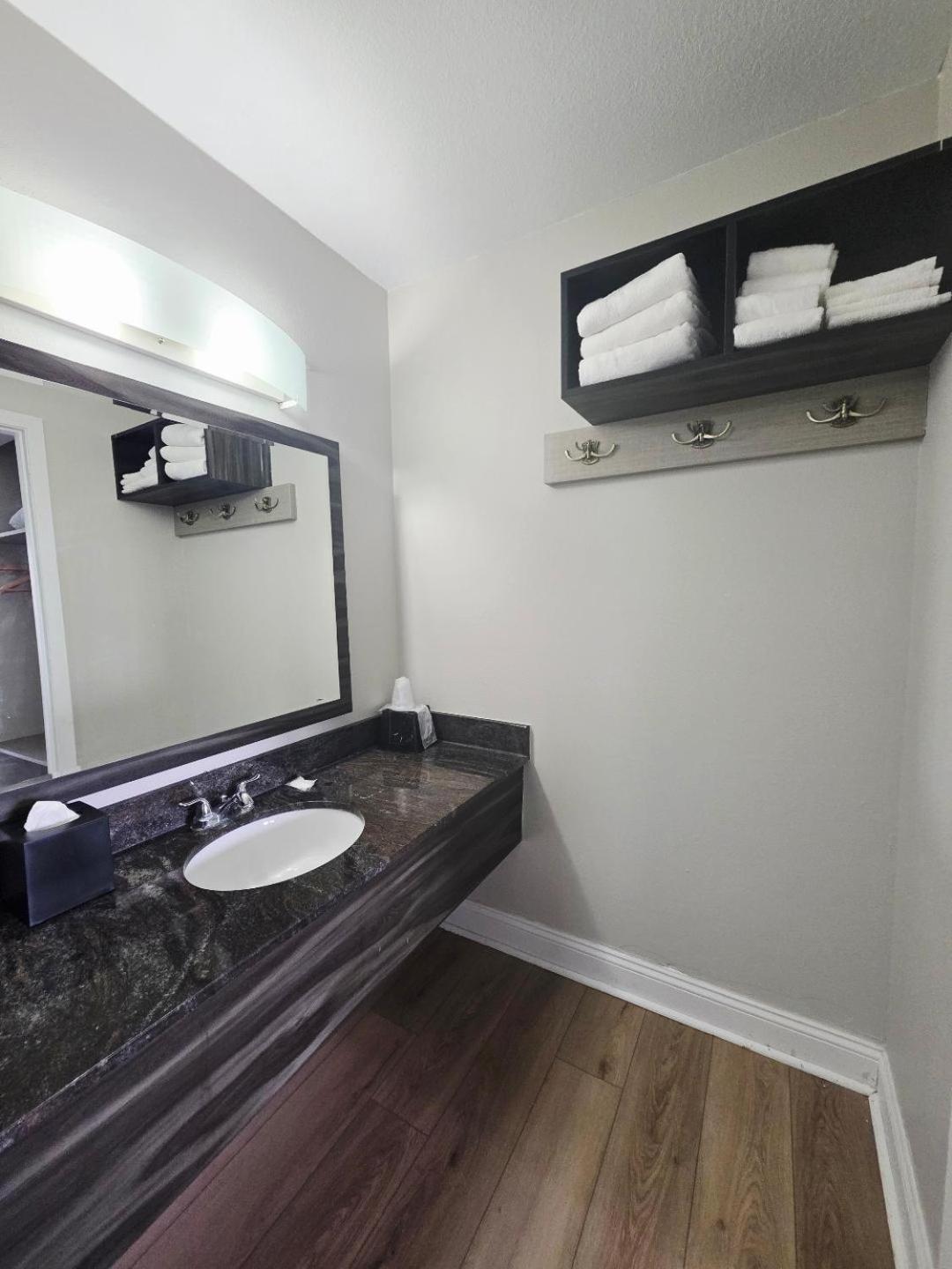 Quadruple Room Two Queen Beds Non Smoking or Exterior Corridor,1765317549:JPEG