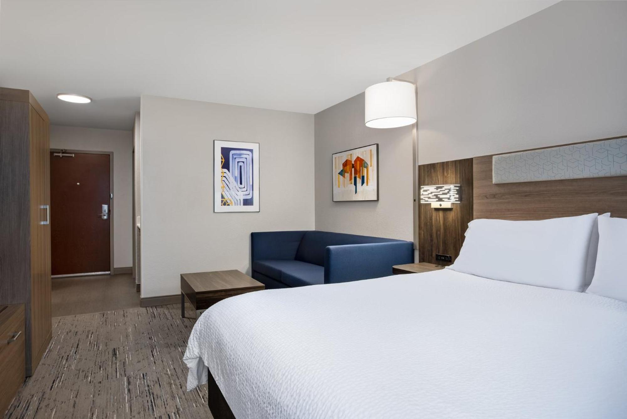 Deluxe King Room - Non-Smoking