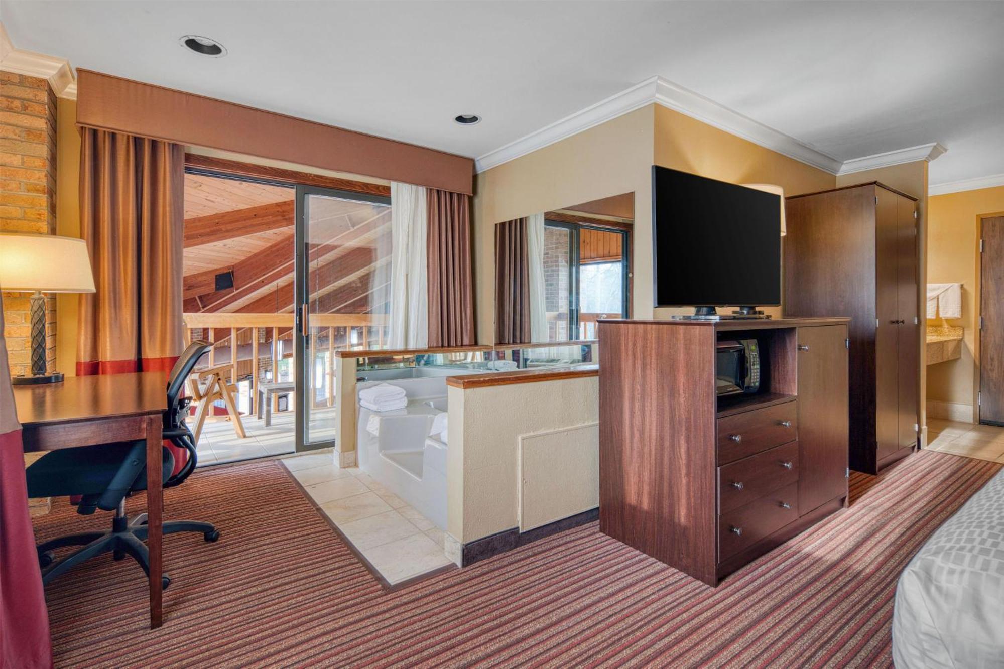 King Room with Hot Tub - Non-Smoking