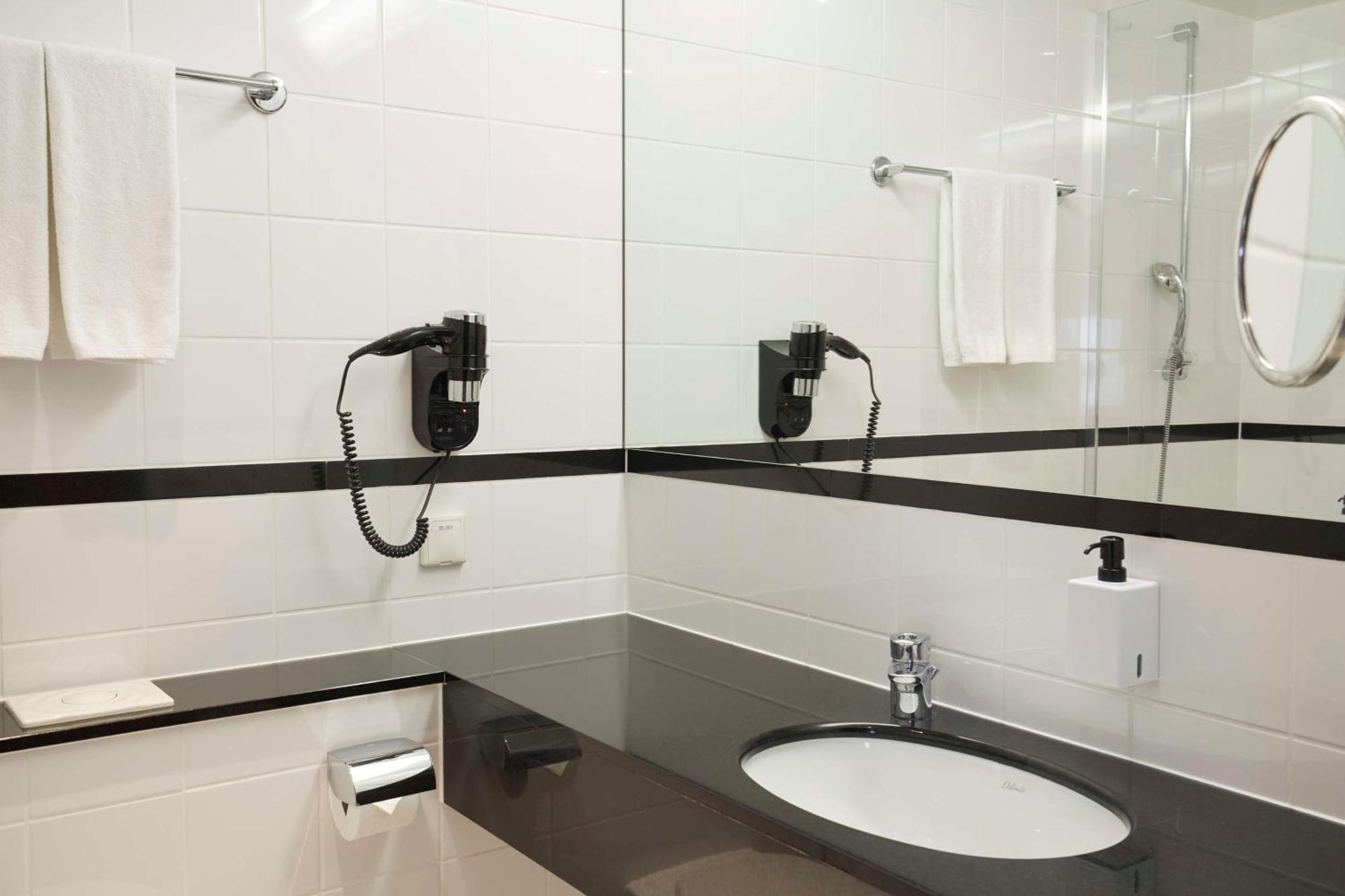 Standard Plus Queen Room